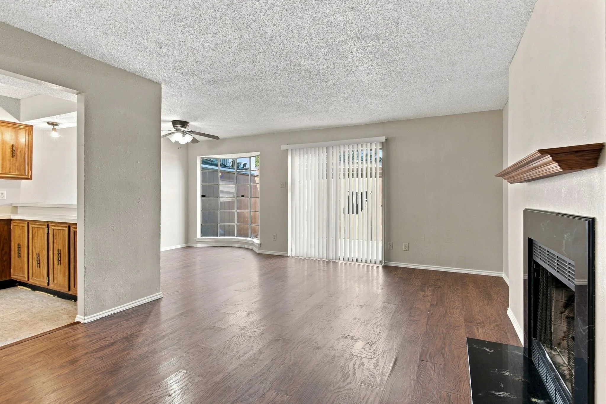 Condominium For Rent in Dallas County , 1725 E Grauwyler Road 138, Irving, Texas 75061, 2 Bedroom, 3 Bathroom, Garage spaces, 1,156 Sqft, built in 1972, mls#21331984, Real Estate Agent in Irving, Homes For Rent in Dallas county, Homes For Rent in Irving, Realtor in Irving Texas, Real Estate Brokerage Independent Realty Texas, Luminita Cordes Realtor