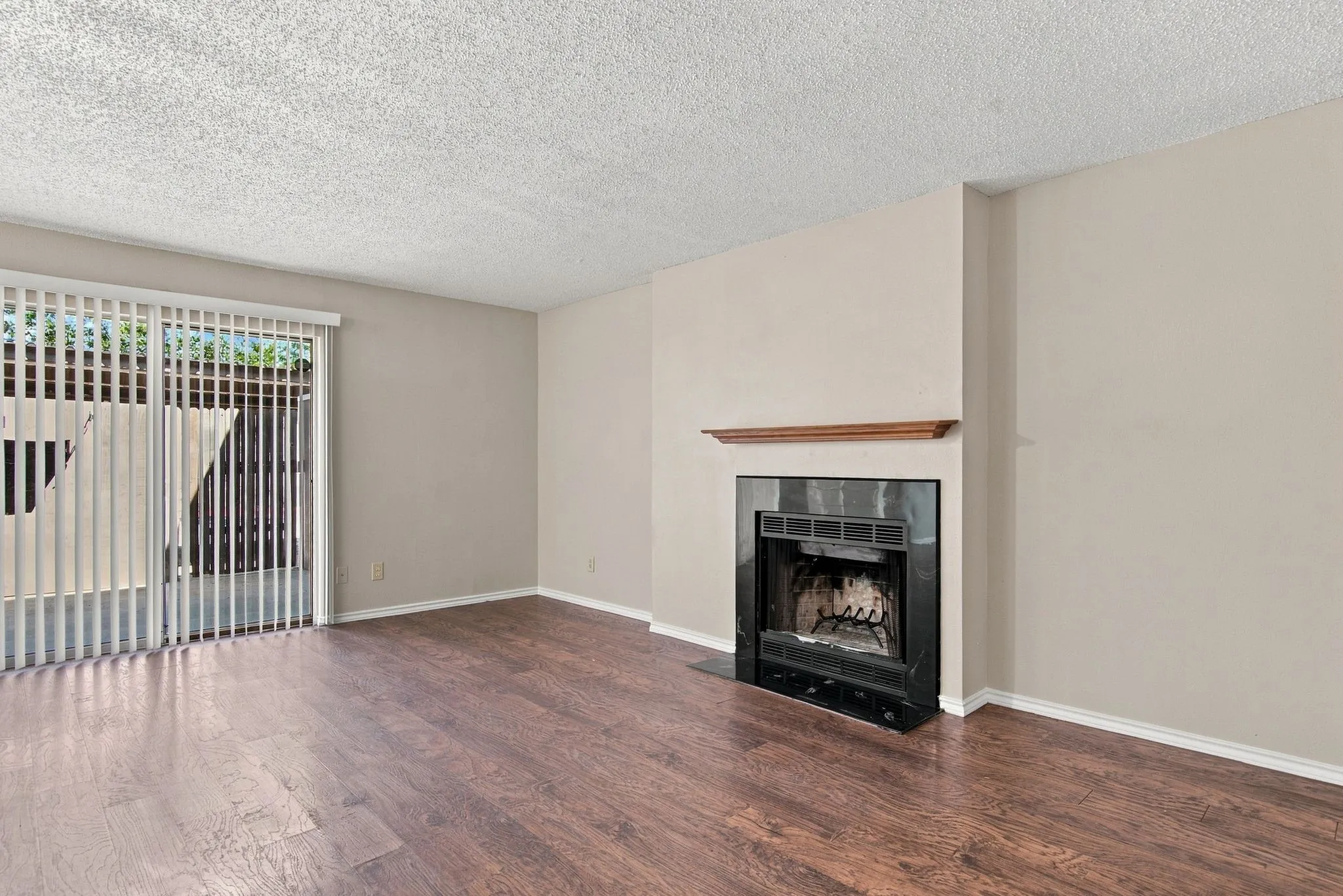 Condominium For Rent in Dallas County , 1725 E Grauwyler Road 138, Irving, Texas 75061, 2 Bedroom, 3 Bathroom, Garage spaces, 1,156 Sqft, built in 1972, mls#21331984, Real Estate Agent in Irving, Homes For Rent in Dallas county, Homes For Rent in Irving, Realtor in Irving Texas, Real Estate Brokerage Independent Realty Texas, Luminita Cordes Realtor