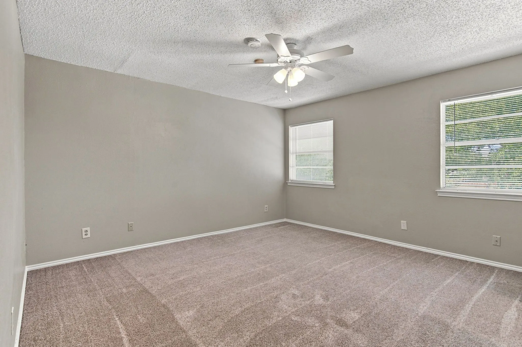 Condominium For Rent in Dallas County , 1725 E Grauwyler Road 138, Irving, Texas 75061, 2 Bedroom, 3 Bathroom, Garage spaces, 1,156 Sqft, built in 1972, mls#21331984, Real Estate Agent in Irving, Homes For Rent in Dallas county, Homes For Rent in Irving, Realtor in Irving Texas, Real Estate Brokerage Independent Realty Texas, Luminita Cordes Realtor