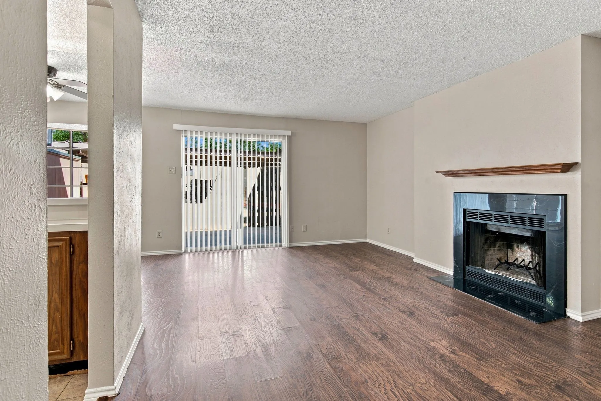 Condominium For Rent in Dallas County , 1725 E Grauwyler Road 138, Irving, Texas 75061, 2 Bedroom, 3 Bathroom, Garage spaces, 1,156 Sqft, built in 1972, mls#21331984, Real Estate Agent in Irving, Homes For Rent in Dallas county, Homes For Rent in Irving, Realtor in Irving Texas, Real Estate Brokerage Independent Realty Texas, Luminita Cordes Realtor
