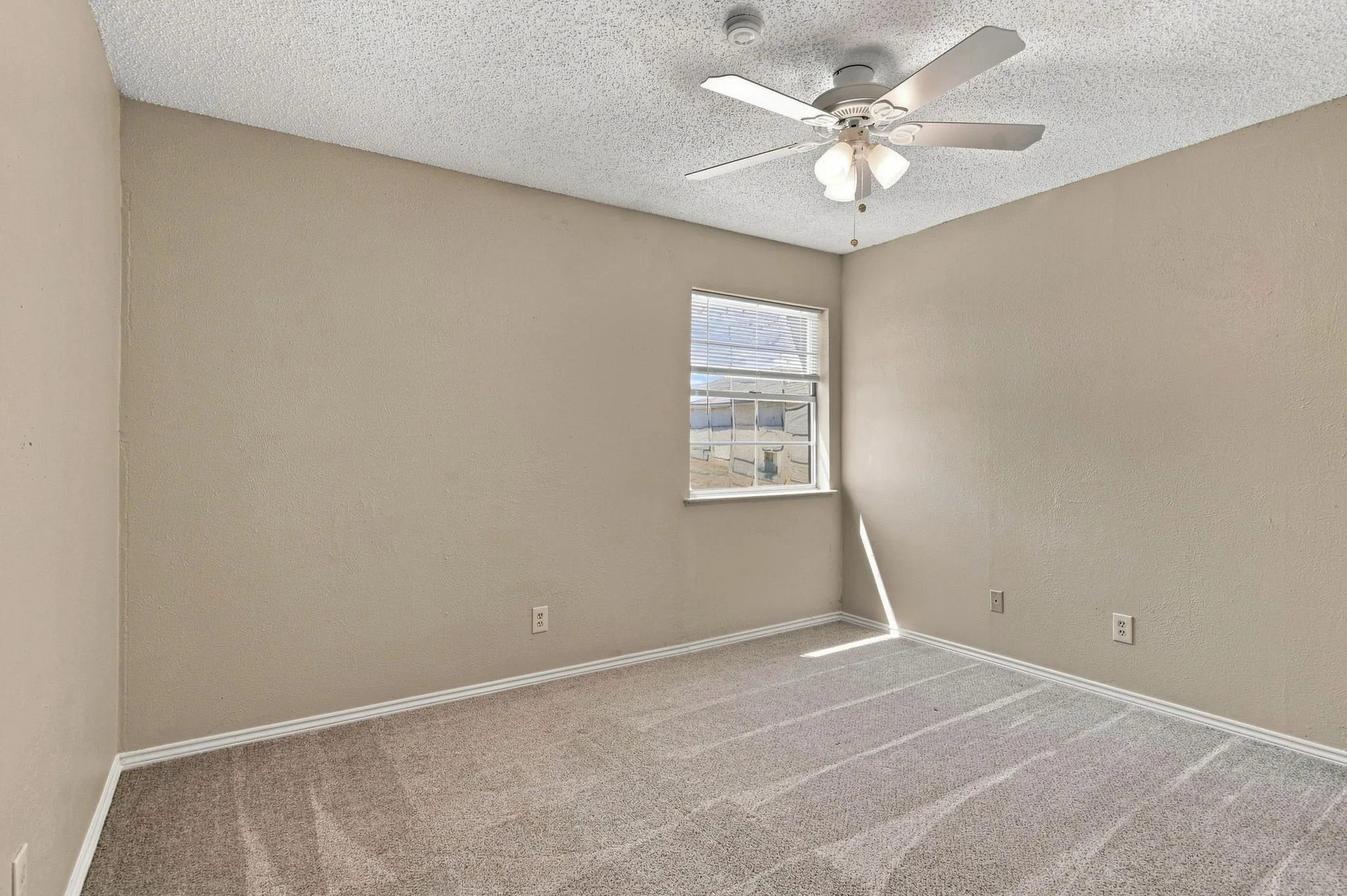 Condominium For Rent in Dallas County , 1725 E Grauwyler Road 138, Irving, Texas 75061, 2 Bedroom, 3 Bathroom, Garage spaces, 1,156 Sqft, built in 1972, mls#21331984, Real Estate Agent in Irving, Homes For Rent in Dallas county, Homes For Rent in Irving, Realtor in Irving Texas, Real Estate Brokerage Independent Realty Texas, Luminita Cordes Realtor