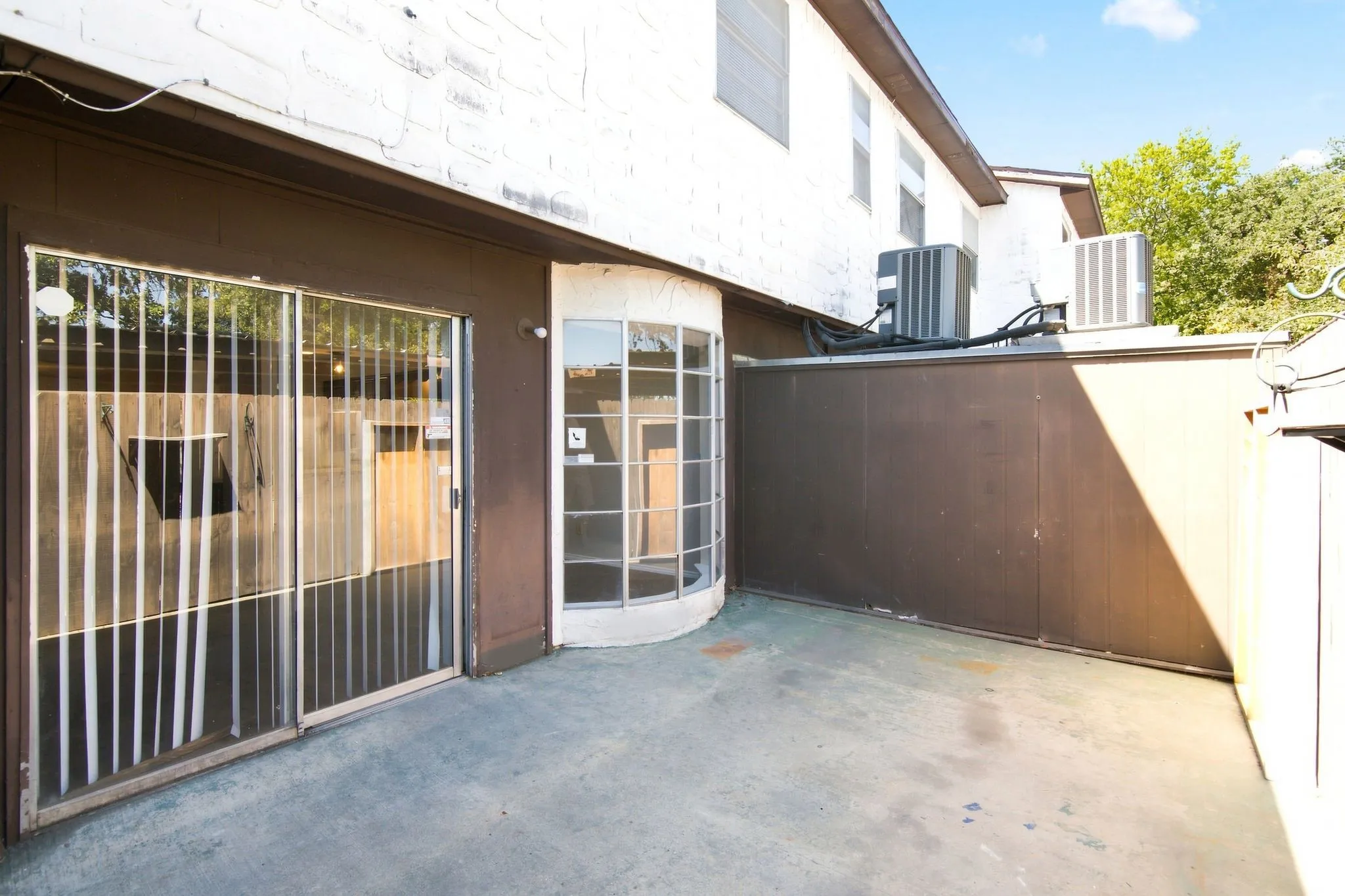Condominium For Rent in Dallas County , 1725 E Grauwyler Road 138, Irving, Texas 75061, 2 Bedroom, 3 Bathroom, Garage spaces, 1,156 Sqft, built in 1972, mls#21331984, Real Estate Agent in Irving, Homes For Rent in Dallas county, Homes For Rent in Irving, Realtor in Irving Texas, Real Estate Brokerage Independent Realty Texas, Luminita Cordes Realtor