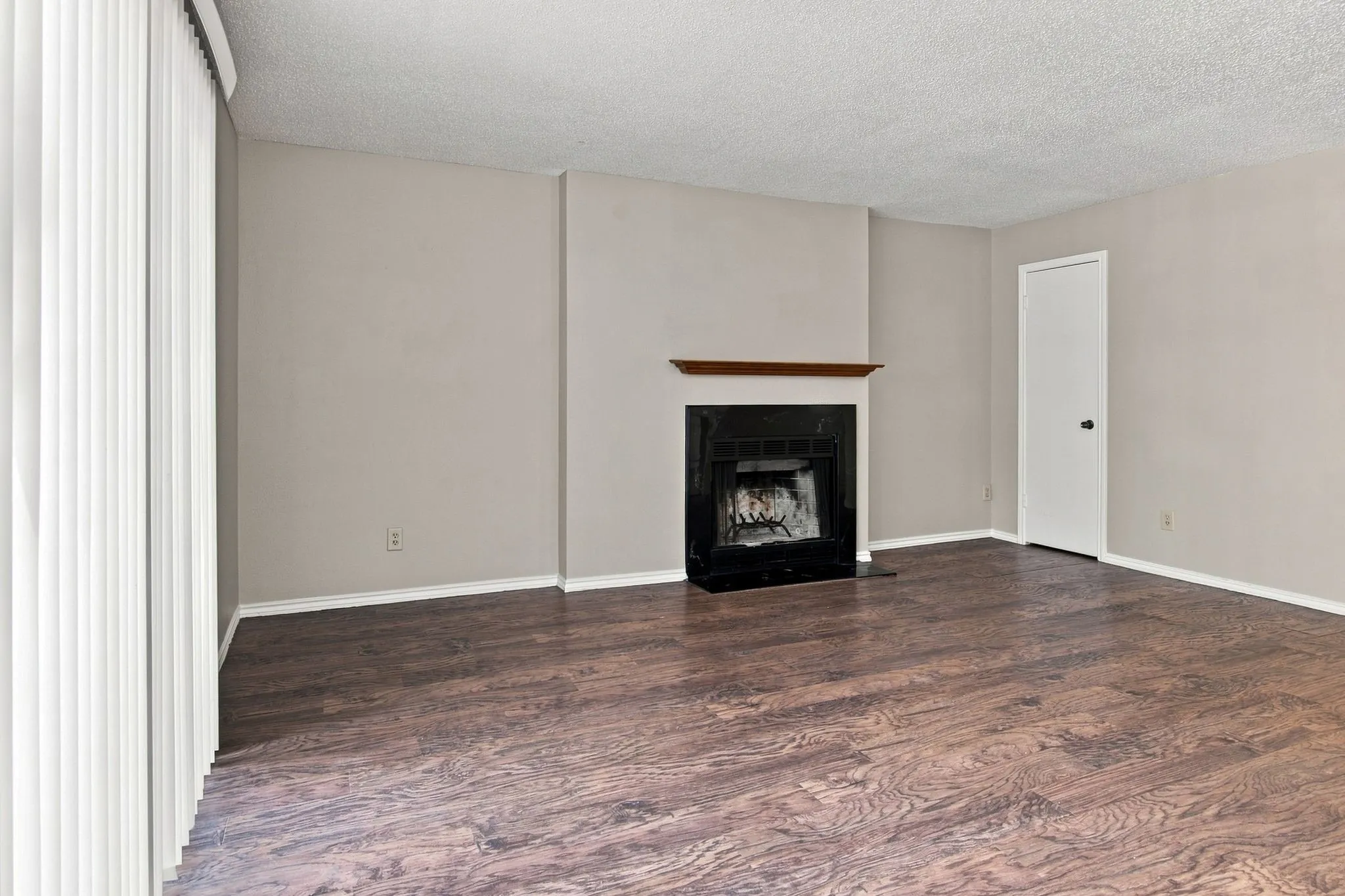 Condominium For Rent in Dallas County , 1725 E Grauwyler Road 138, Irving, Texas 75061, 2 Bedroom, 3 Bathroom, Garage spaces, 1,156 Sqft, built in 1972, mls#21331984, Real Estate Agent in Irving, Homes For Rent in Dallas county, Homes For Rent in Irving, Realtor in Irving Texas, Real Estate Brokerage Independent Realty Texas, Luminita Cordes Realtor