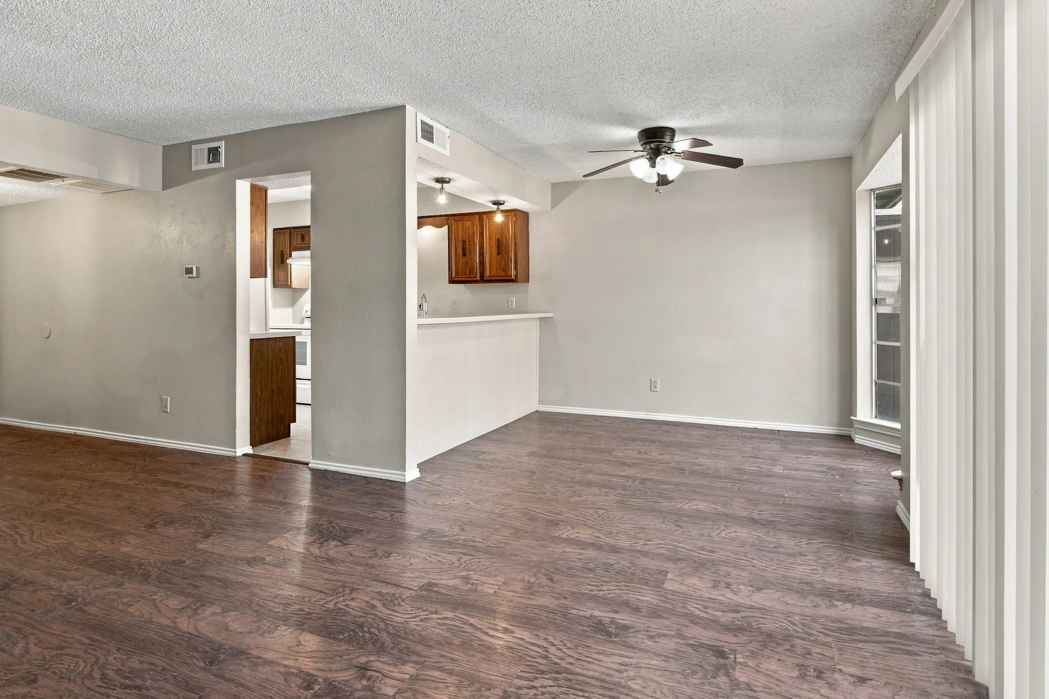Condominium For Rent in Dallas County , 1725 E Grauwyler Road 138, Irving, Texas 75061, 2 Bedroom, 3 Bathroom, Garage spaces, 1,156 Sqft, built in 1972, mls#21331984, Real Estate Agent in Irving, Homes For Rent in Dallas county, Homes For Rent in Irving, Realtor in Irving Texas, Real Estate Brokerage Independent Realty Texas, Luminita Cordes Realtor