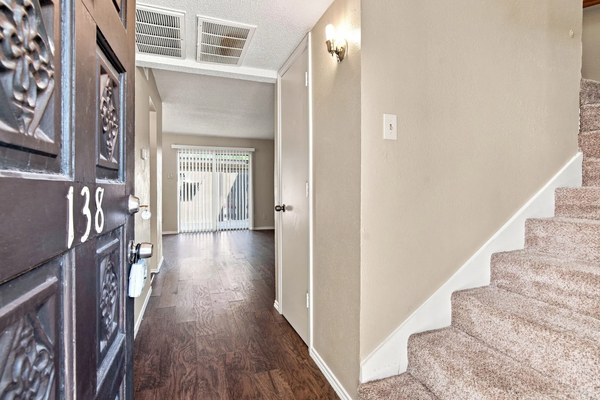 Condominium For Rent in Dallas County , 1725 E Grauwyler Road 138, Irving, Texas 75061, 2 Bedroom, 3 Bathroom, Garage spaces, 1,156 Sqft, built in 1972, mls#21331984, Real Estate Agent in Irving, Homes For Rent in Dallas county, Homes For Rent in Irving, Realtor in Irving Texas, Real Estate Brokerage Independent Realty Texas, Luminita Cordes Realtor