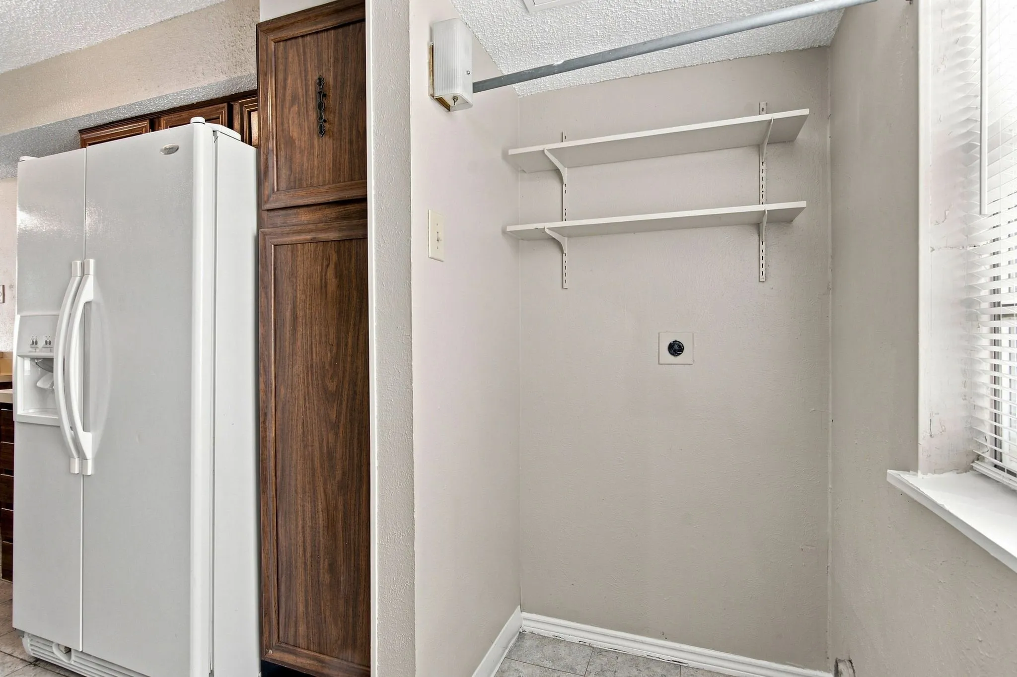 Condominium For Rent in Dallas County , 1725 E Grauwyler Road 138, Irving, Texas 75061, 2 Bedroom, 3 Bathroom, Garage spaces, 1,156 Sqft, built in 1972, mls#21331984, Real Estate Agent in Irving, Homes For Rent in Dallas county, Homes For Rent in Irving, Realtor in Irving Texas, Real Estate Brokerage Independent Realty Texas, Luminita Cordes Realtor