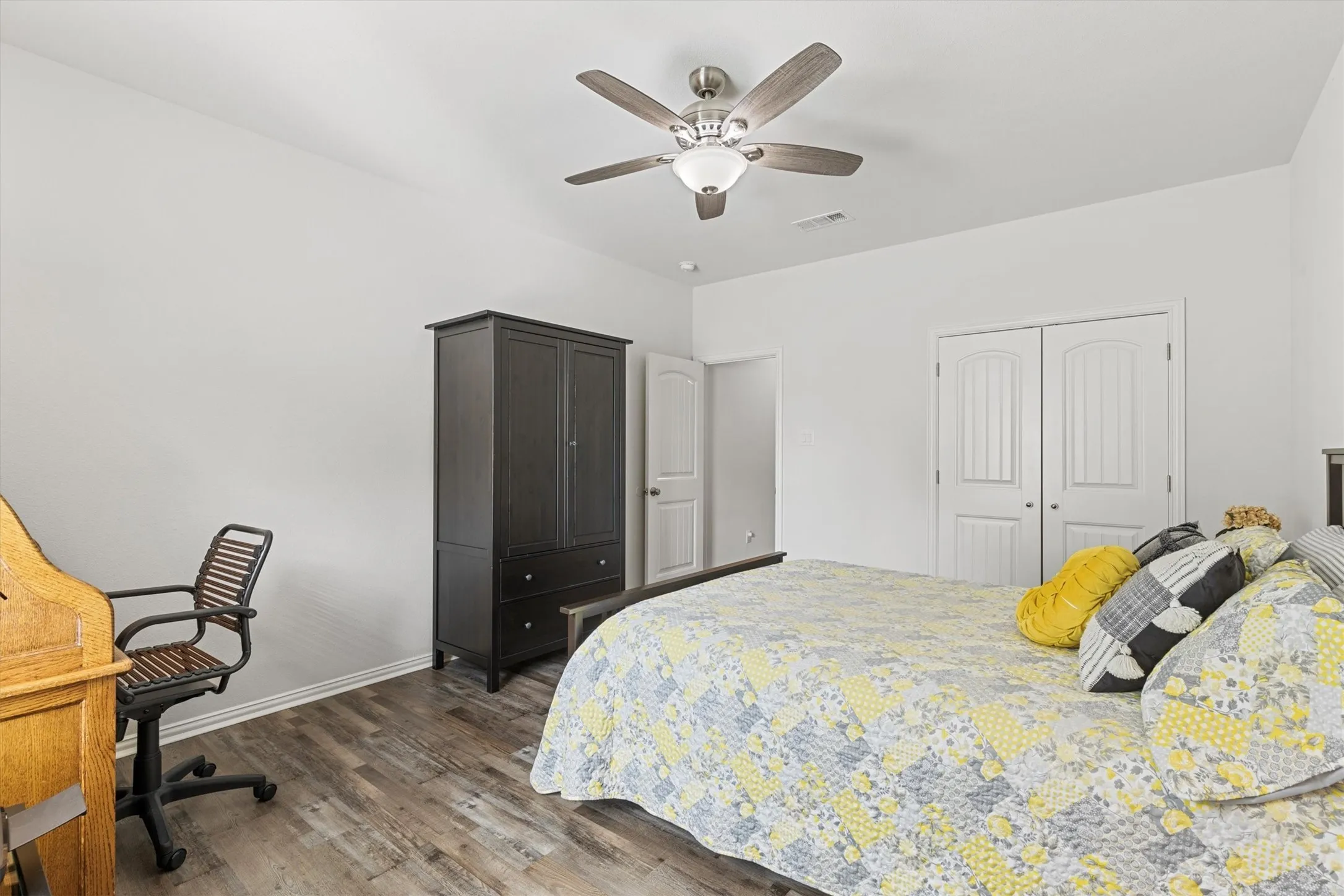 Single Family Residence For Sale in Kaufman County , 327 Walnut Street, Terrell, Texas 75160, 4 Bedroom, 2 Bathroom, 2 Garage spaces, 2,108 Sqft, built in 2020, mls#21326310, Real Estate Agent in Terrell, Homes For Sale in Kaufman county, Homes For Sale in Terrell, Realtor in Terrell Texas, Real Estate Brokerage Independent Realty Texas, Luminita Cordes Realtor