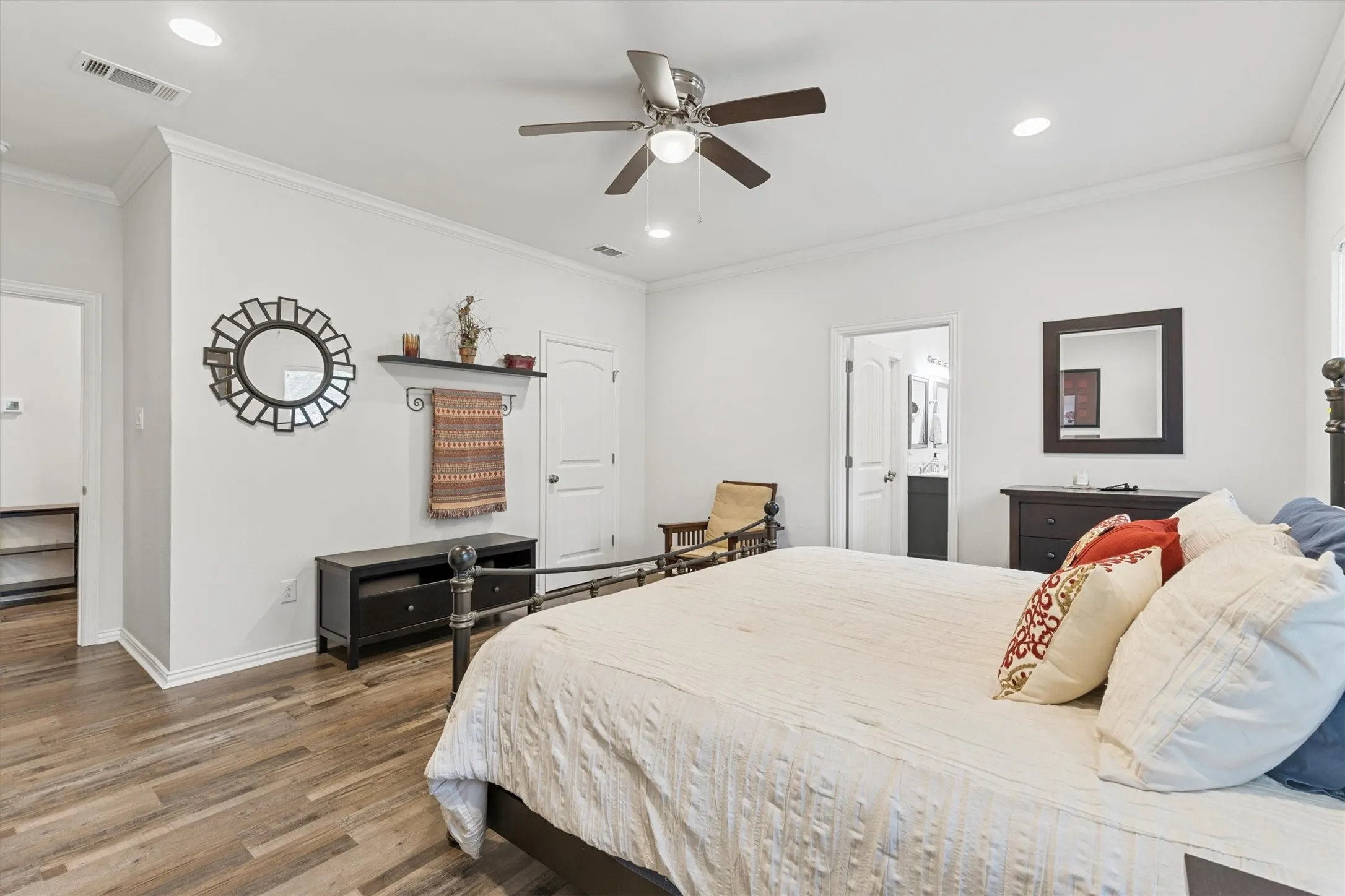 Single Family Residence For Sale in Kaufman County , 327 Walnut Street, Terrell, Texas 75160, 4 Bedroom, 2 Bathroom, 2 Garage spaces, 2,108 Sqft, built in 2020, mls#21326310, Real Estate Agent in Terrell, Homes For Sale in Kaufman county, Homes For Sale in Terrell, Realtor in Terrell Texas, Real Estate Brokerage Independent Realty Texas, Luminita Cordes Realtor