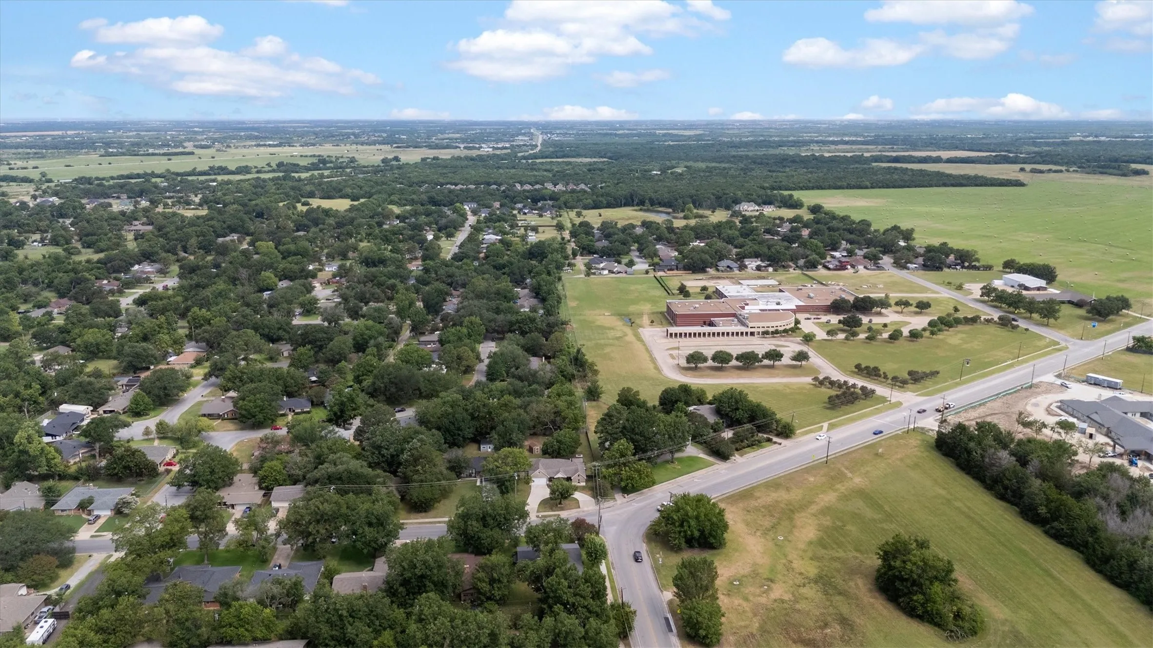Single Family Residence For Sale in Kaufman County , 327 Walnut Street, Terrell, Texas 75160, 4 Bedroom, 2 Bathroom, 2 Garage spaces, 2,108 Sqft, built in 2020, mls#21326310, Real Estate Agent in Terrell, Homes For Sale in Kaufman county, Homes For Sale in Terrell, Realtor in Terrell Texas, Real Estate Brokerage Independent Realty Texas, Luminita Cordes Realtor