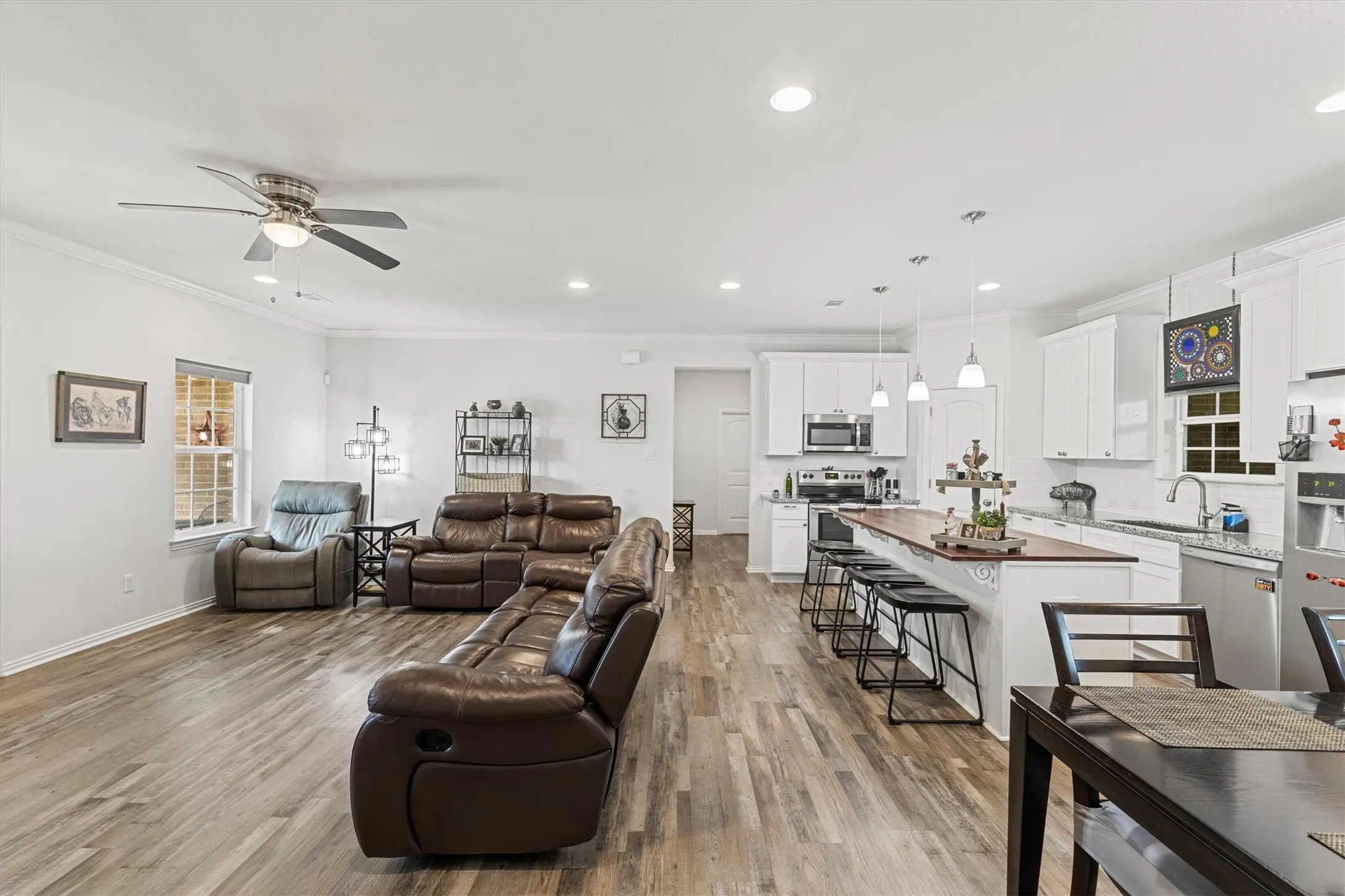 Single Family Residence For Sale in Kaufman County , 327 Walnut Street, Terrell, Texas 75160, 4 Bedroom, 2 Bathroom, 2 Garage spaces, 2,108 Sqft, built in 2020, mls#21326310, Real Estate Agent in Terrell, Homes For Sale in Kaufman county, Homes For Sale in Terrell, Realtor in Terrell Texas, Real Estate Brokerage Independent Realty Texas, Luminita Cordes Realtor