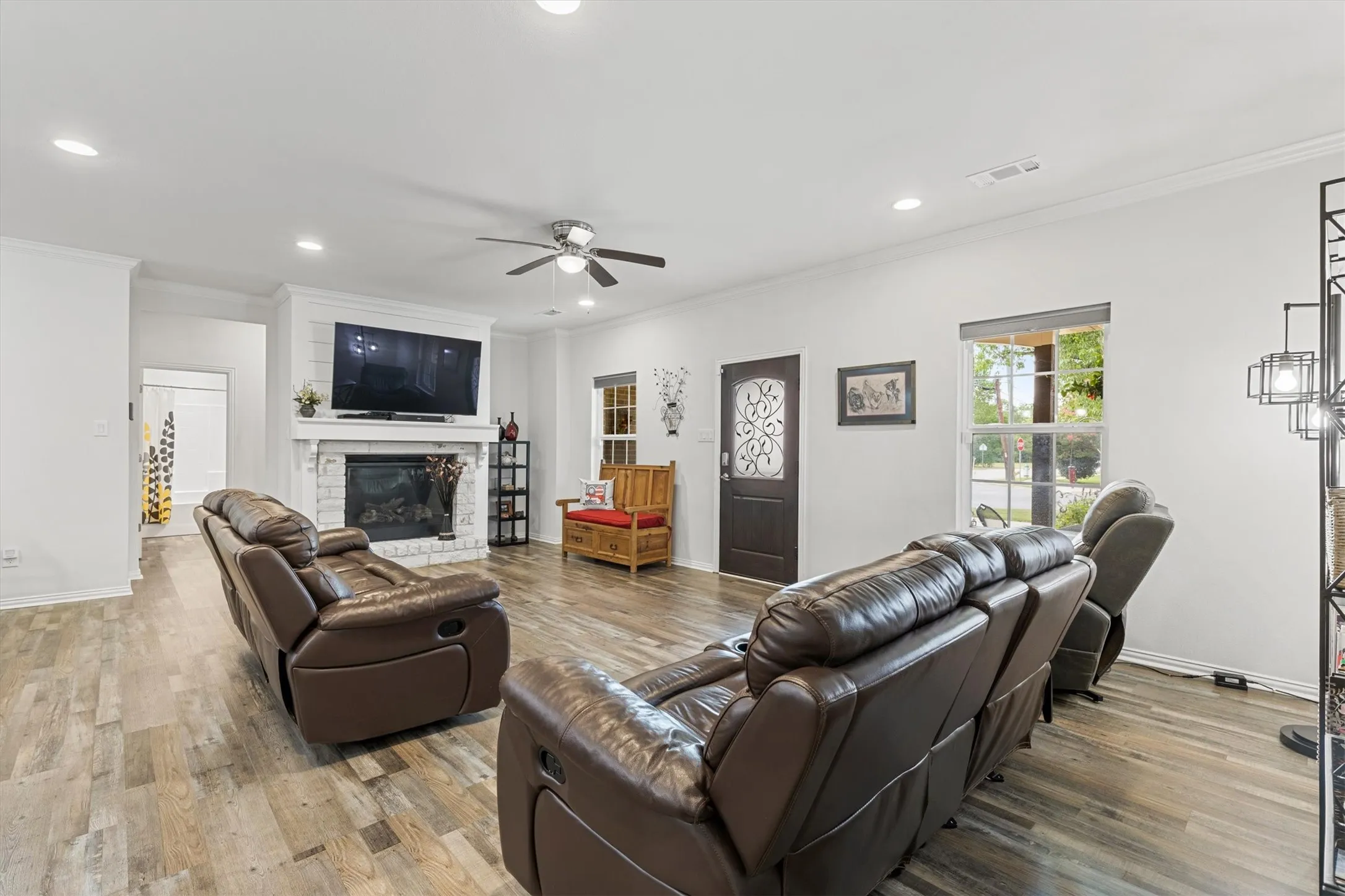 Single Family Residence For Sale in Kaufman County , 327 Walnut Street, Terrell, Texas 75160, 4 Bedroom, 2 Bathroom, 2 Garage spaces, 2,108 Sqft, built in 2020, mls#21326310, Real Estate Agent in Terrell, Homes For Sale in Kaufman county, Homes For Sale in Terrell, Realtor in Terrell Texas, Real Estate Brokerage Independent Realty Texas, Luminita Cordes Realtor