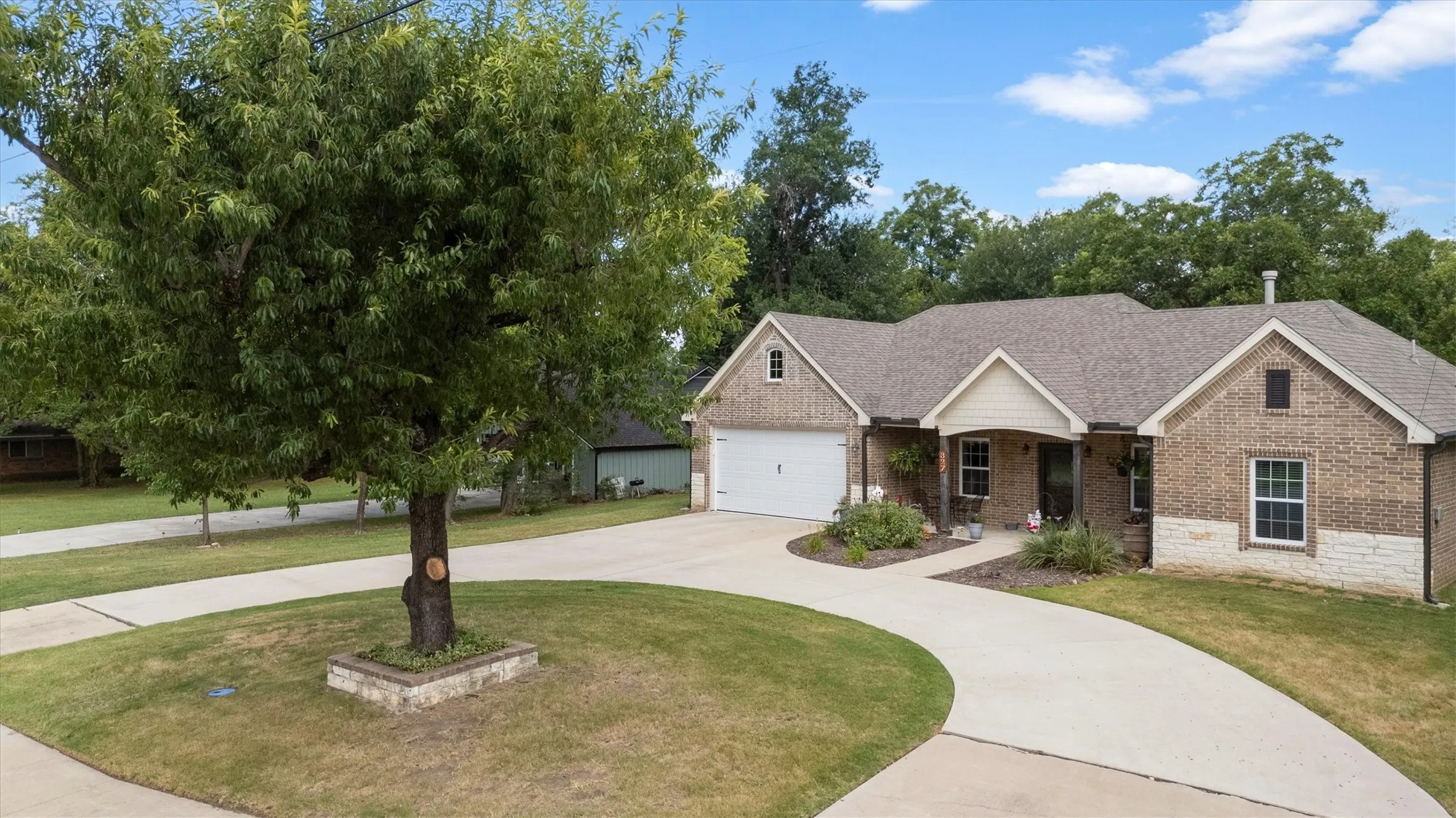 Single Family Residence For Sale in Kaufman County , 327 Walnut Street, Terrell, Texas 75160, 4 Bedroom, 2 Bathroom, 2 Garage spaces, 2,108 Sqft, built in 2020, mls#21326310, Real Estate Agent in Terrell, Homes For Sale in Kaufman county, Homes For Sale in Terrell, Realtor in Terrell Texas, Real Estate Brokerage Independent Realty Texas, Luminita Cordes Realtor