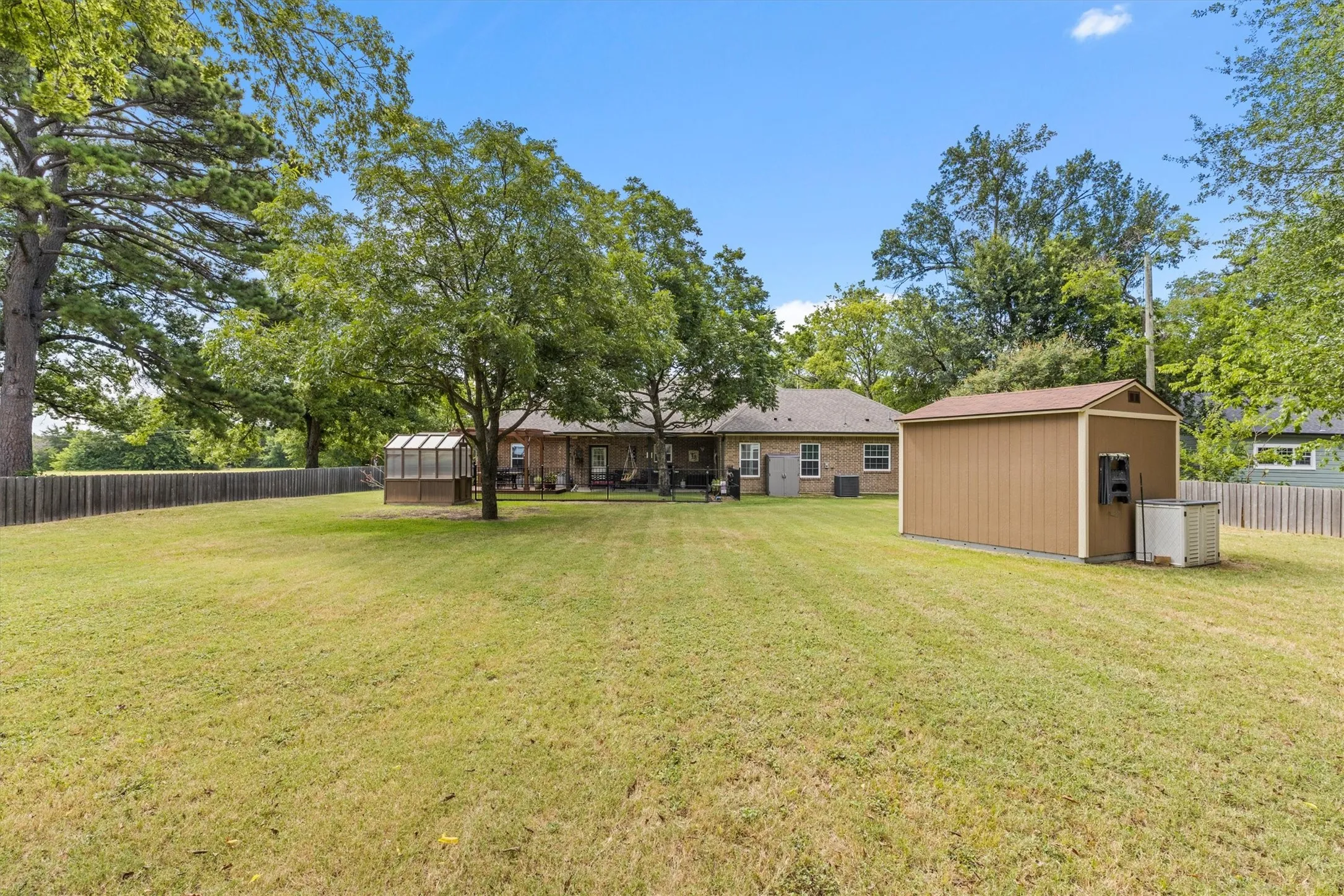 Single Family Residence For Sale in Kaufman County , 327 Walnut Street, Terrell, Texas 75160, 4 Bedroom, 2 Bathroom, 2 Garage spaces, 2,108 Sqft, built in 2020, mls#21326310, Real Estate Agent in Terrell, Homes For Sale in Kaufman county, Homes For Sale in Terrell, Realtor in Terrell Texas, Real Estate Brokerage Independent Realty Texas, Luminita Cordes Realtor