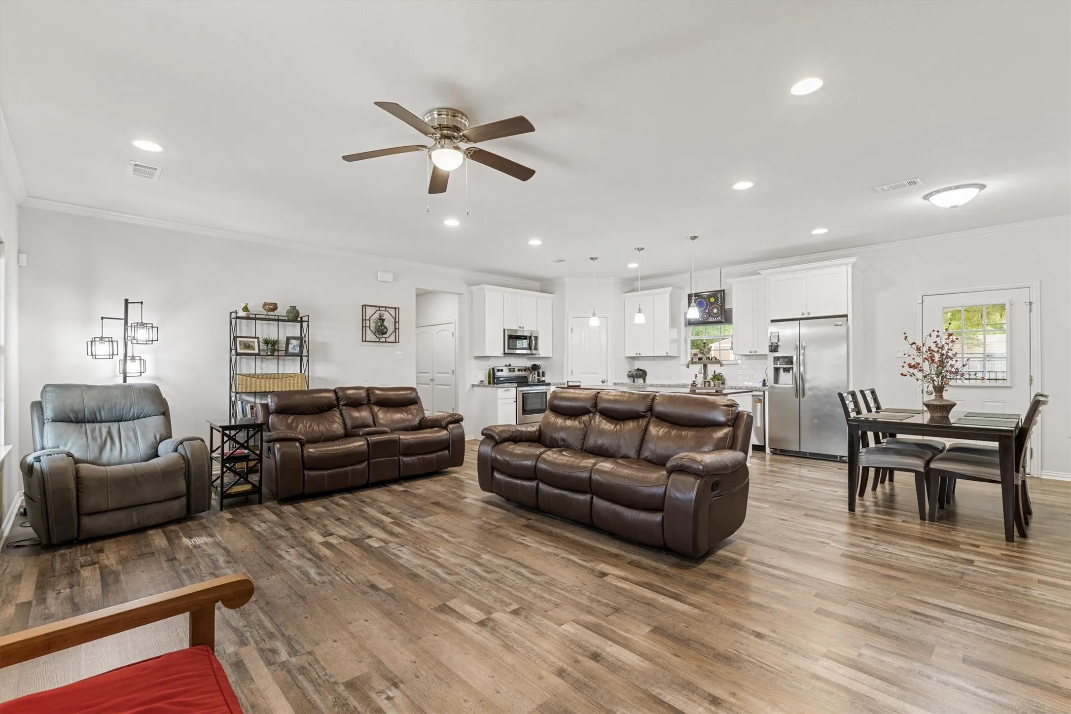 Single Family Residence For Sale in Kaufman County , 327 Walnut Street, Terrell, Texas 75160, 4 Bedroom, 2 Bathroom, 2 Garage spaces, 2,108 Sqft, built in 2020, mls#21326310, Real Estate Agent in Terrell, Homes For Sale in Kaufman county, Homes For Sale in Terrell, Realtor in Terrell Texas, Real Estate Brokerage Independent Realty Texas, Luminita Cordes Realtor