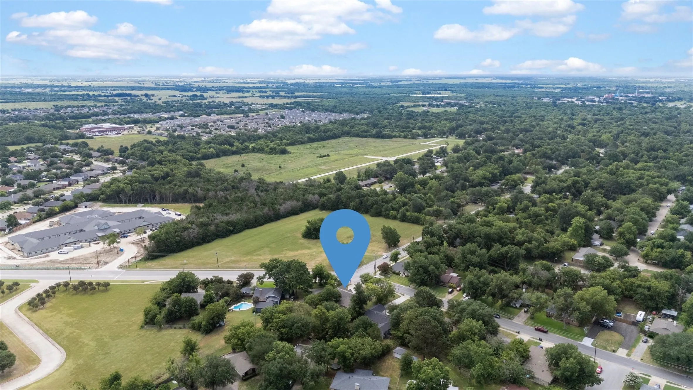 Single Family Residence For Sale in Kaufman County , 327 Walnut Street, Terrell, Texas 75160, 4 Bedroom, 2 Bathroom, 2 Garage spaces, 2,108 Sqft, built in 2020, mls#21326310, Real Estate Agent in Terrell, Homes For Sale in Kaufman county, Homes For Sale in Terrell, Realtor in Terrell Texas, Real Estate Brokerage Independent Realty Texas, Luminita Cordes Realtor