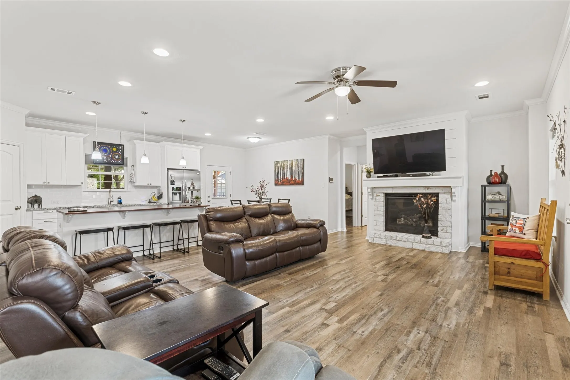 Single Family Residence For Sale in Kaufman County , 327 Walnut Street, Terrell, Texas 75160, 4 Bedroom, 2 Bathroom, 2 Garage spaces, 2,108 Sqft, built in 2020, mls#21326310, Real Estate Agent in Terrell, Homes For Sale in Kaufman county, Homes For Sale in Terrell, Realtor in Terrell Texas, Real Estate Brokerage Independent Realty Texas, Luminita Cordes Realtor