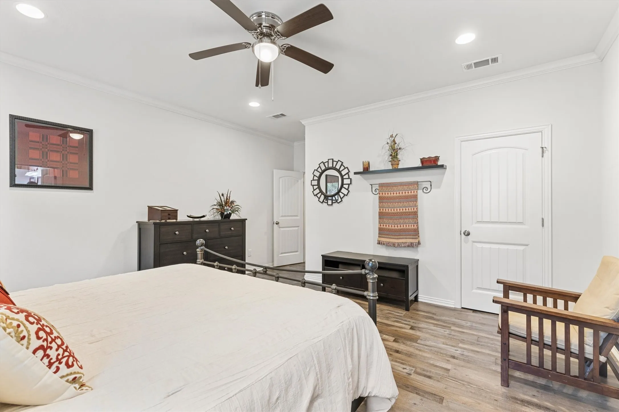 Single Family Residence For Sale in Kaufman County , 327 Walnut Street, Terrell, Texas 75160, 4 Bedroom, 2 Bathroom, 2 Garage spaces, 2,108 Sqft, built in 2020, mls#21326310, Real Estate Agent in Terrell, Homes For Sale in Kaufman county, Homes For Sale in Terrell, Realtor in Terrell Texas, Real Estate Brokerage Independent Realty Texas, Luminita Cordes Realtor