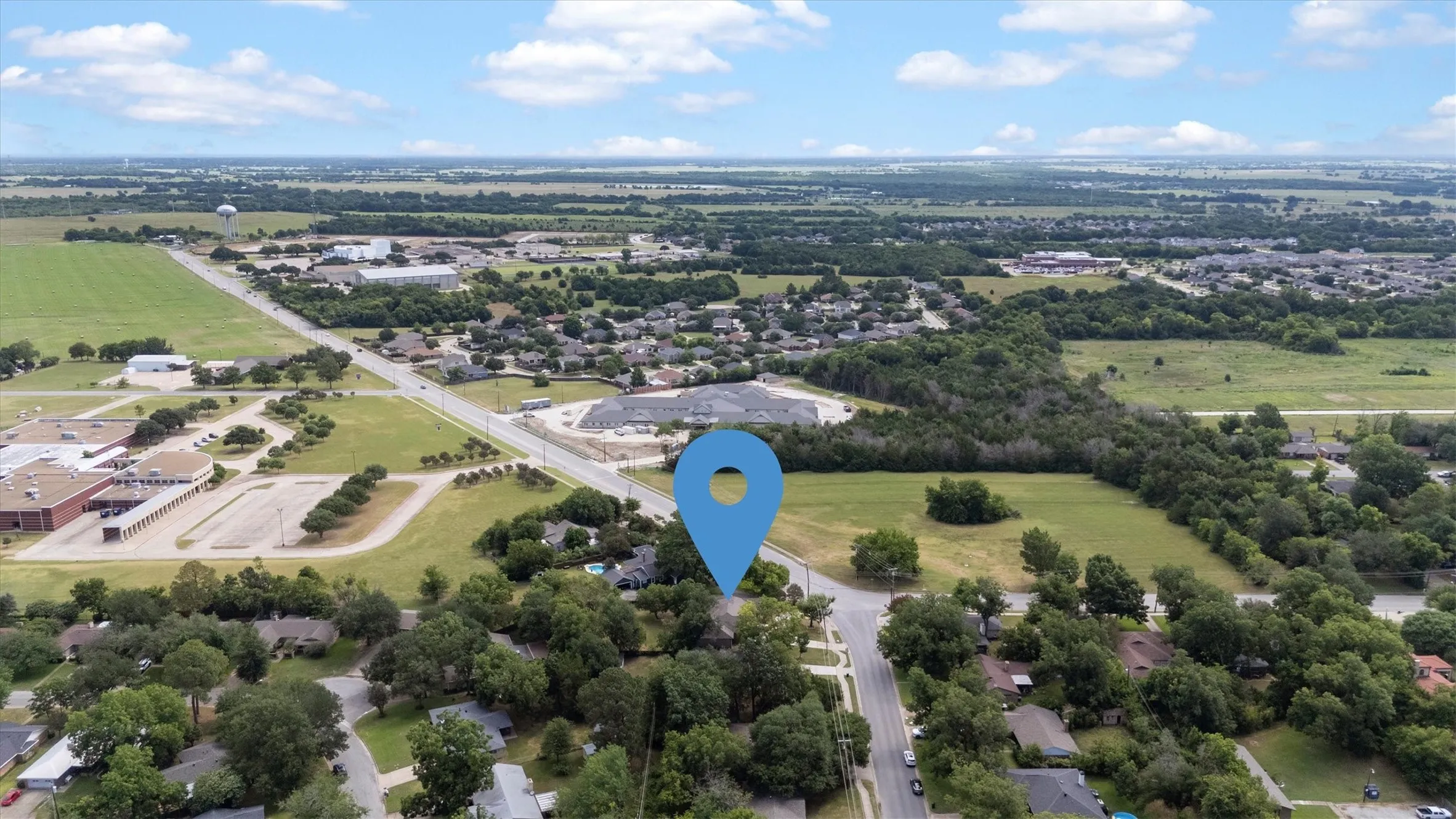 Single Family Residence For Sale in Kaufman County , 327 Walnut Street, Terrell, Texas 75160, 4 Bedroom, 2 Bathroom, 2 Garage spaces, 2,108 Sqft, built in 2020, mls#21326310, Real Estate Agent in Terrell, Homes For Sale in Kaufman county, Homes For Sale in Terrell, Realtor in Terrell Texas, Real Estate Brokerage Independent Realty Texas, Luminita Cordes Realtor