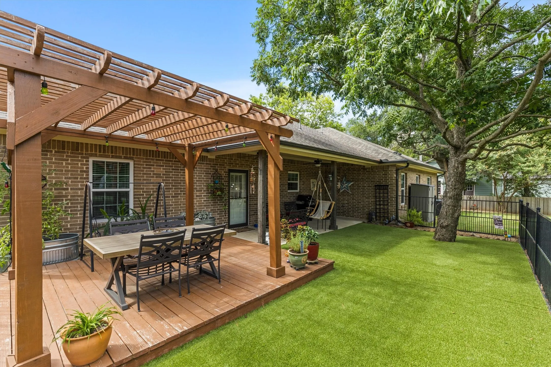 Single Family Residence For Sale in Kaufman County , 327 Walnut Street, Terrell, Texas 75160, 4 Bedroom, 2 Bathroom, 2 Garage spaces, 2,108 Sqft, built in 2020, mls#21326310, Real Estate Agent in Terrell, Homes For Sale in Kaufman county, Homes For Sale in Terrell, Realtor in Terrell Texas, Real Estate Brokerage Independent Realty Texas, Luminita Cordes Realtor