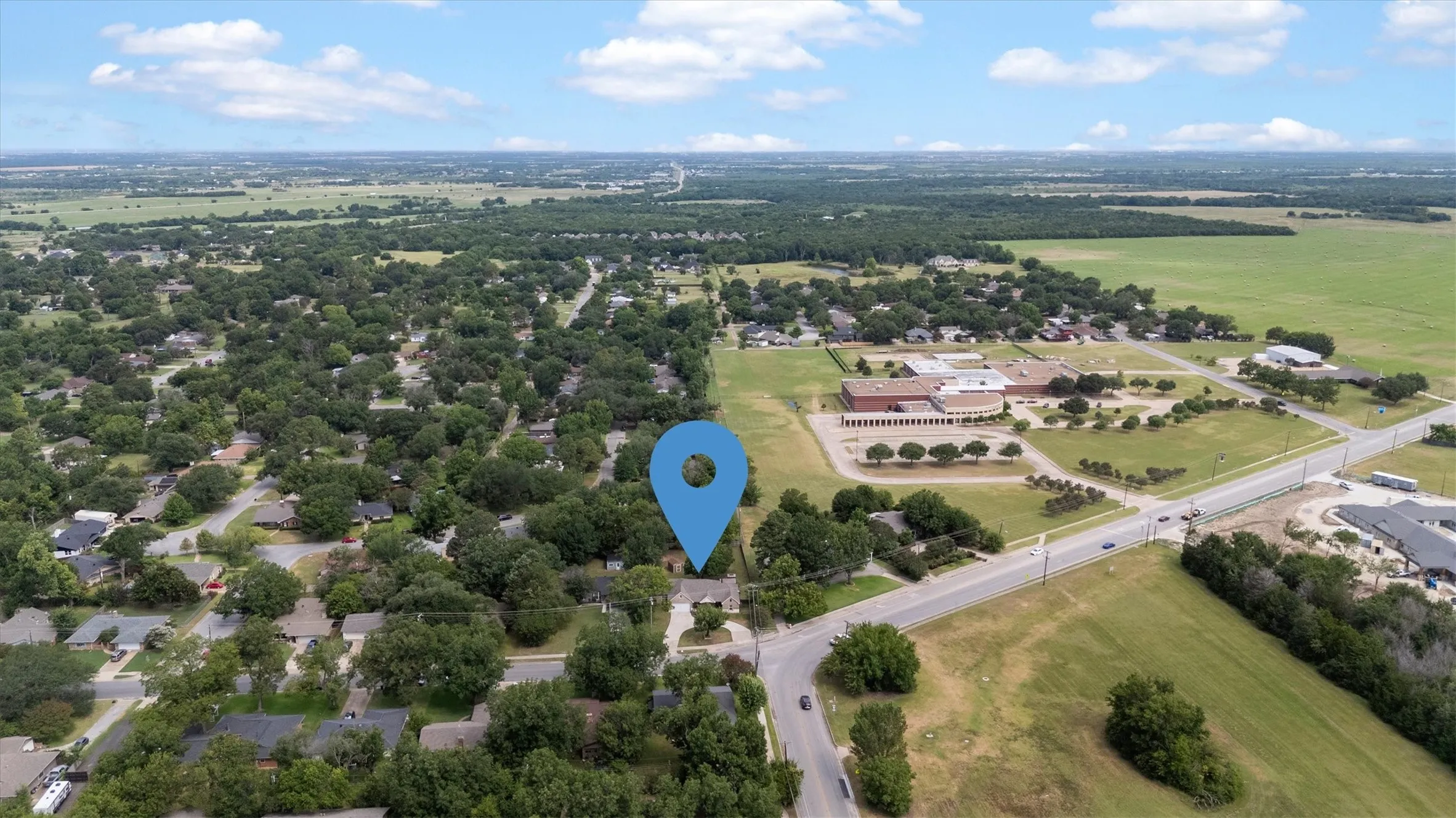 Single Family Residence For Sale in Kaufman County , 327 Walnut Street, Terrell, Texas 75160, 4 Bedroom, 2 Bathroom, 2 Garage spaces, 2,108 Sqft, built in 2020, mls#21326310, Real Estate Agent in Terrell, Homes For Sale in Kaufman county, Homes For Sale in Terrell, Realtor in Terrell Texas, Real Estate Brokerage Independent Realty Texas, Luminita Cordes Realtor
