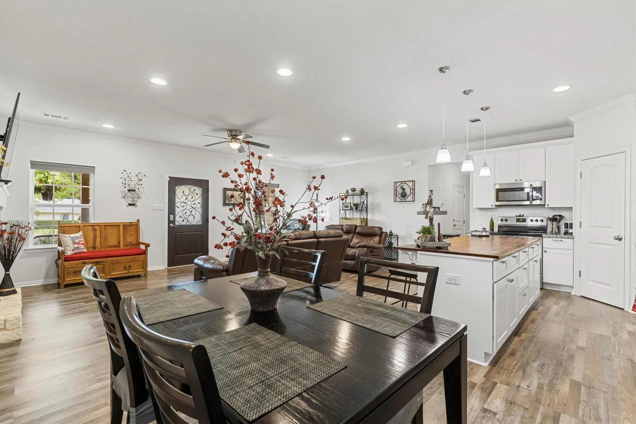 Single Family Residence For Sale in Kaufman County , 327 Walnut Street, Terrell, Texas 75160, 4 Bedroom, 2 Bathroom, 2 Garage spaces, 2,108 Sqft, built in 2020, mls#21326310, Real Estate Agent in Terrell, Homes For Sale in Kaufman county, Homes For Sale in Terrell, Realtor in Terrell Texas, Real Estate Brokerage Independent Realty Texas, Luminita Cordes Realtor