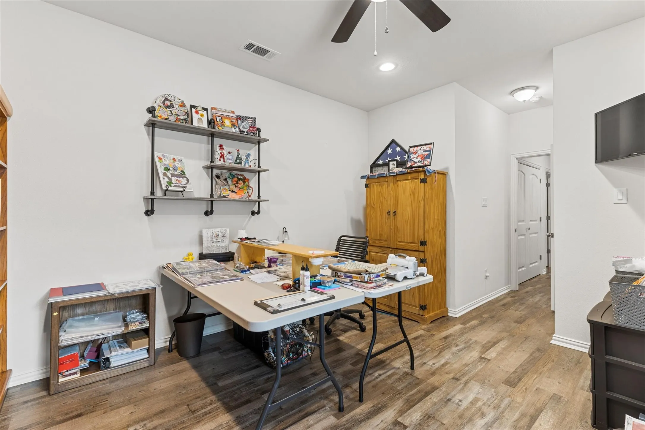 Single Family Residence For Sale in Kaufman County , 327 Walnut Street, Terrell, Texas 75160, 4 Bedroom, 2 Bathroom, 2 Garage spaces, 2,108 Sqft, built in 2020, mls#21326310, Real Estate Agent in Terrell, Homes For Sale in Kaufman county, Homes For Sale in Terrell, Realtor in Terrell Texas, Real Estate Brokerage Independent Realty Texas, Luminita Cordes Realtor