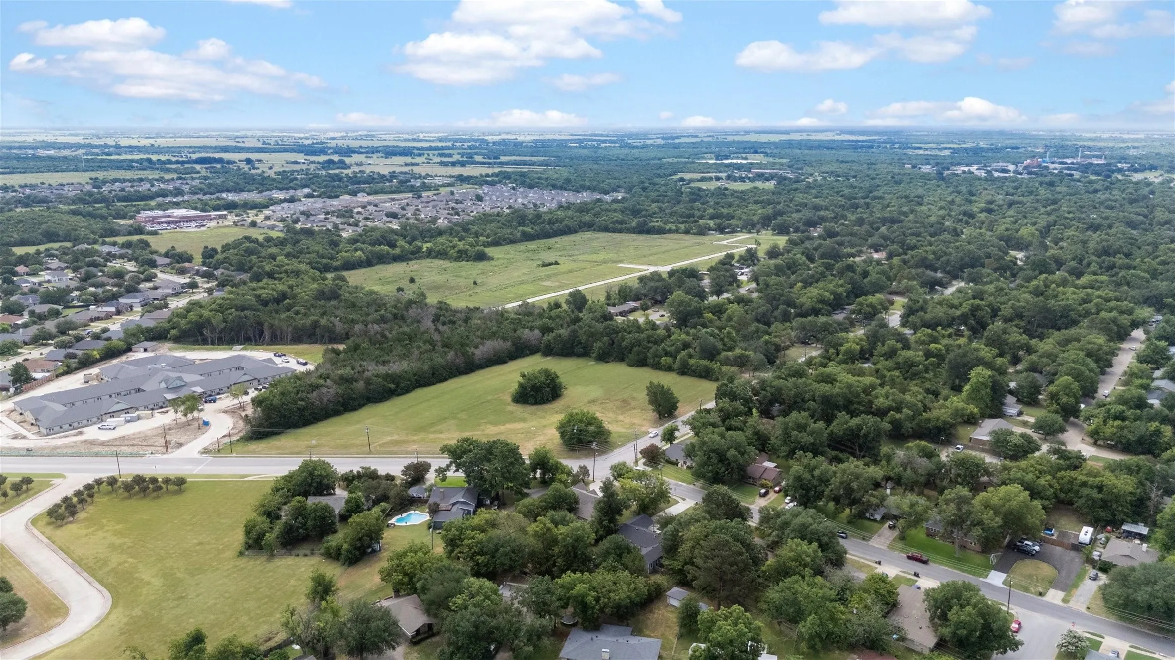 Single Family Residence For Sale in Kaufman County , 327 Walnut Street, Terrell, Texas 75160, 4 Bedroom, 2 Bathroom, 2 Garage spaces, 2,108 Sqft, built in 2020, mls#21326310, Real Estate Agent in Terrell, Homes For Sale in Kaufman county, Homes For Sale in Terrell, Realtor in Terrell Texas, Real Estate Brokerage Independent Realty Texas, Luminita Cordes Realtor