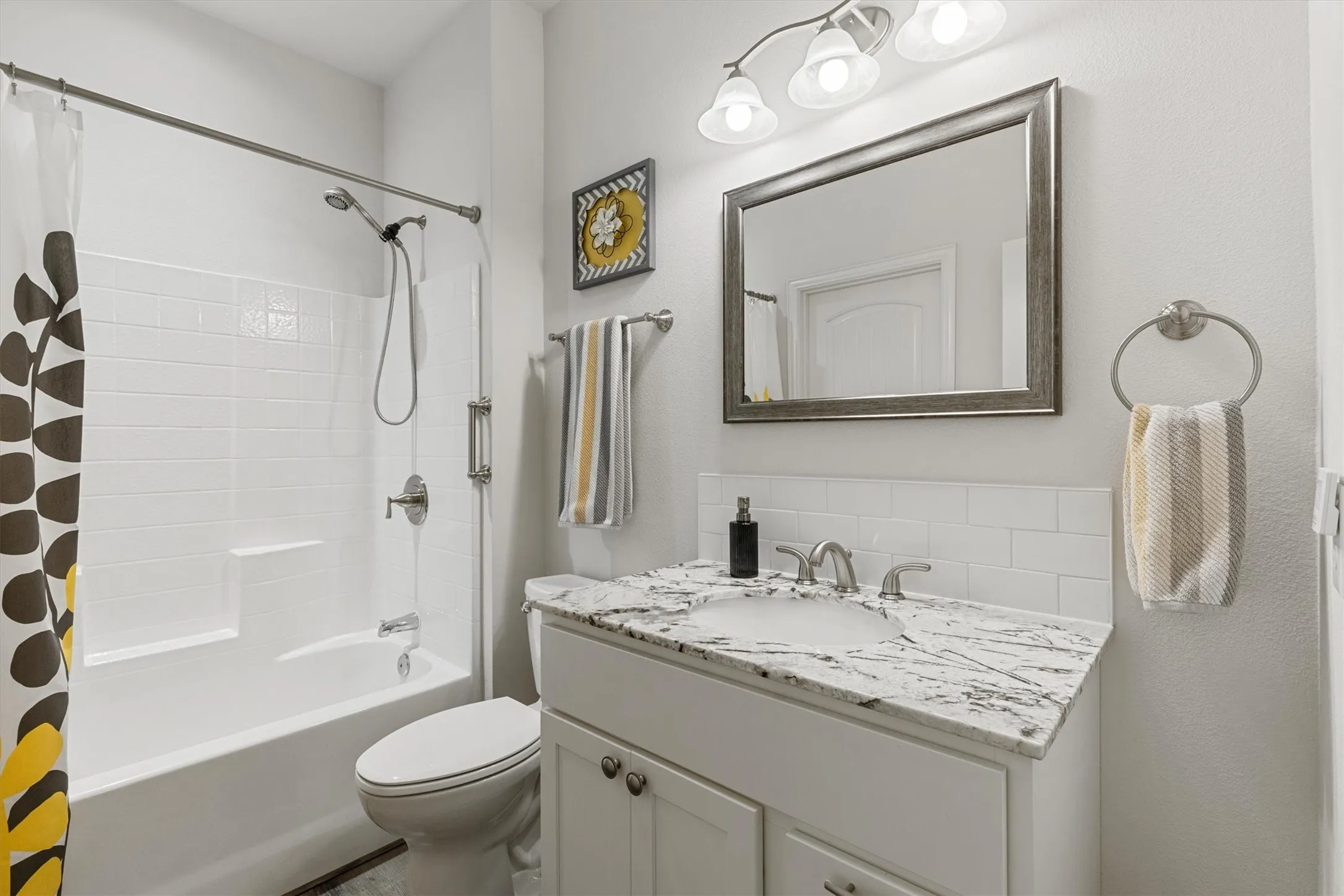 Single Family Residence For Sale in Kaufman County , 327 Walnut Street, Terrell, Texas 75160, 4 Bedroom, 2 Bathroom, 2 Garage spaces, 2,108 Sqft, built in 2020, mls#21326310, Real Estate Agent in Terrell, Homes For Sale in Kaufman county, Homes For Sale in Terrell, Realtor in Terrell Texas, Real Estate Brokerage Independent Realty Texas, Luminita Cordes Realtor