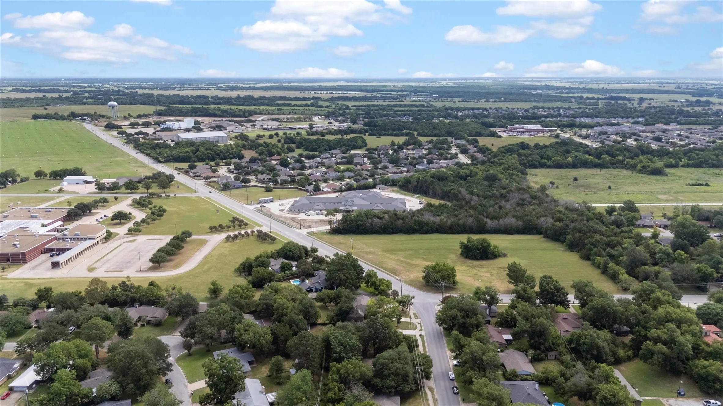 Single Family Residence For Sale in Kaufman County , 327 Walnut Street, Terrell, Texas 75160, 4 Bedroom, 2 Bathroom, 2 Garage spaces, 2,108 Sqft, built in 2020, mls#21326310, Real Estate Agent in Terrell, Homes For Sale in Kaufman county, Homes For Sale in Terrell, Realtor in Terrell Texas, Real Estate Brokerage Independent Realty Texas, Luminita Cordes Realtor
