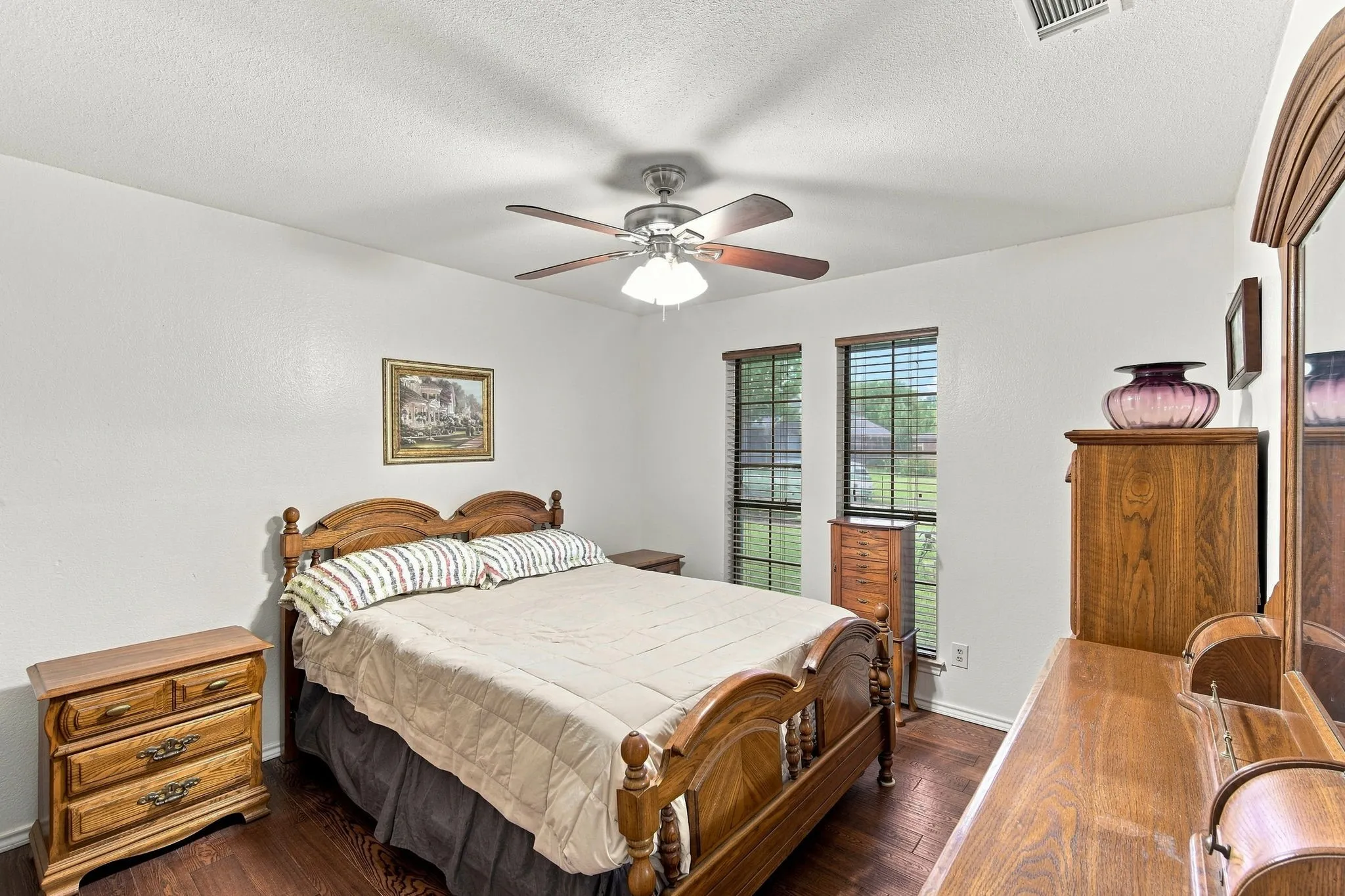 Single Family Residence For Sale in Ellis County , 115 Redman Lane, Waxahachie, Texas 75165, 3 Bedroom, 2 Bathroom, 2 Garage spaces, 1,728 Sqft, built in 1985, mls#21332004, Real Estate Agent in Waxahachie, Homes For Sale in Ellis county, Homes For Sale in Waxahachie, Realtor in Waxahachie Texas, Real Estate Brokerage Independent Realty Texas, Luminita Cordes Realtor