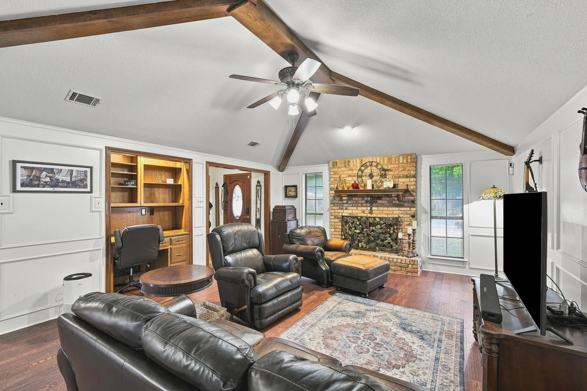 Single Family Residence For Sale in Ellis County , 115 Redman Lane, Waxahachie, Texas 75165, 3 Bedroom, 2 Bathroom, 2 Garage spaces, 1,728 Sqft, built in 1985, mls#21332004, Real Estate Agent in Waxahachie, Homes For Sale in Ellis county, Homes For Sale in Waxahachie, Realtor in Waxahachie Texas, Real Estate Brokerage Independent Realty Texas, Luminita Cordes Realtor