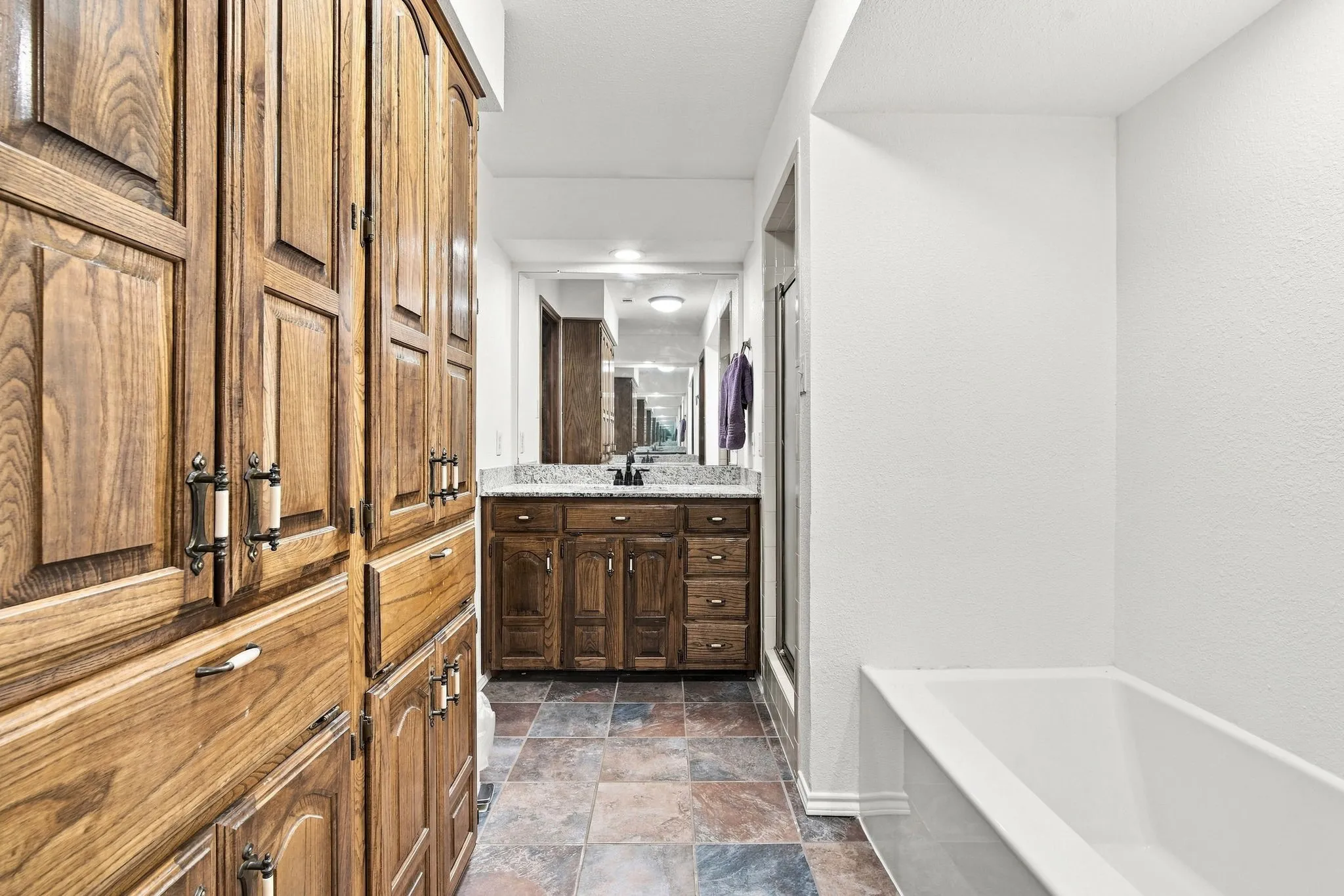 Single Family Residence For Sale in Ellis County , 115 Redman Lane, Waxahachie, Texas 75165, 3 Bedroom, 2 Bathroom, 2 Garage spaces, 1,728 Sqft, built in 1985, mls#21332004, Real Estate Agent in Waxahachie, Homes For Sale in Ellis county, Homes For Sale in Waxahachie, Realtor in Waxahachie Texas, Real Estate Brokerage Independent Realty Texas, Luminita Cordes Realtor