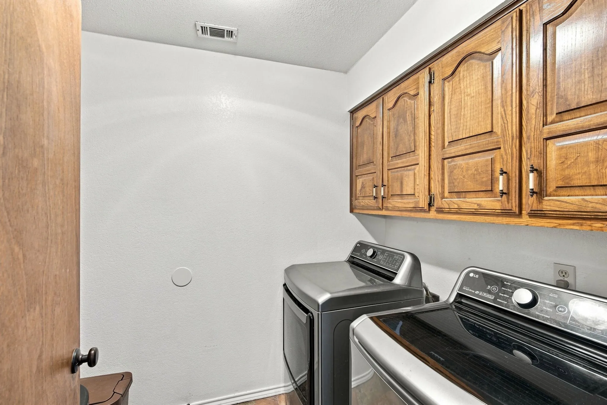 Single Family Residence For Sale in Ellis County , 115 Redman Lane, Waxahachie, Texas 75165, 3 Bedroom, 2 Bathroom, 2 Garage spaces, 1,728 Sqft, built in 1985, mls#21332004, Real Estate Agent in Waxahachie, Homes For Sale in Ellis county, Homes For Sale in Waxahachie, Realtor in Waxahachie Texas, Real Estate Brokerage Independent Realty Texas, Luminita Cordes Realtor