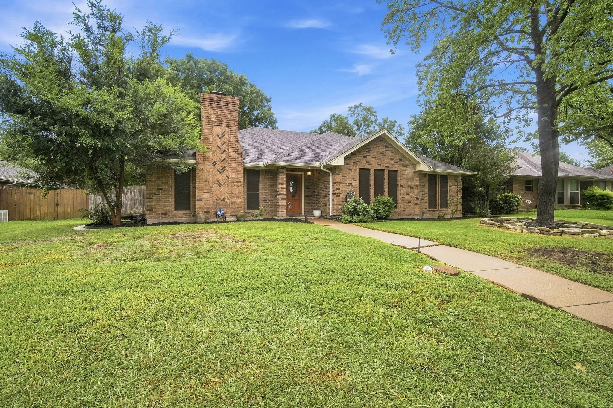Single Family Residence For Sale in Ellis County , 115 Redman Lane, Waxahachie, Texas 75165, 3 Bedroom, 2 Bathroom, 2 Garage spaces, 1,728 Sqft, built in 1985, mls#21332004, Real Estate Agent in Waxahachie, Homes For Sale in Ellis county, Homes For Sale in Waxahachie, Realtor in Waxahachie Texas, Real Estate Brokerage Independent Realty Texas, Luminita Cordes Realtor