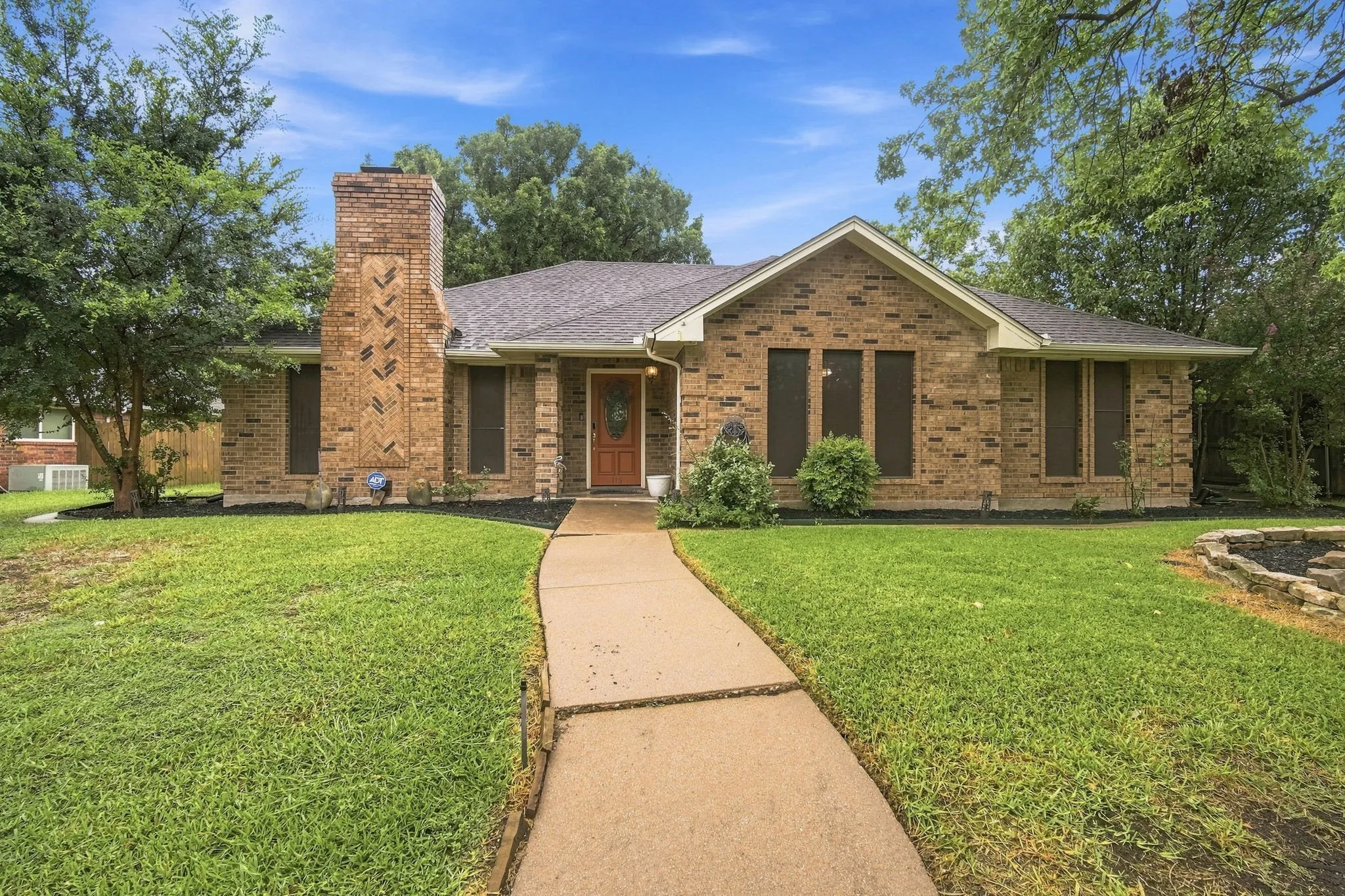 Single Family Residence For Sale in Ellis County , 115 Redman Lane, Waxahachie, Texas 75165, 3 Bedroom, 2 Bathroom, 2 Garage spaces, 1,728 Sqft, built in 1985, mls#21332004, Real Estate Agent in Waxahachie, Homes For Sale in Ellis county, Homes For Sale in Waxahachie, Realtor in Waxahachie Texas, Real Estate Brokerage Independent Realty Texas, Luminita Cordes Realtor