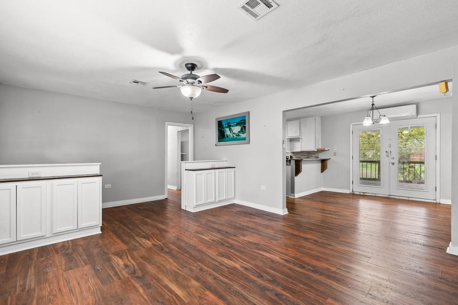 Single Family Residence For Sale in Mc Lennan County , 4205 Fort Avenue, Waco, Texas 76710, 3 Bedroom, 2 Bathroom, 1 Garage spaces, 1,280 Sqft, built in 1950, mls#21329447, Real Estate Agent in Waco, Homes For Sale in Mc Lennan county, Homes For Sale in Waco, Realtor in Waco Texas, Real Estate Brokerage Independent Realty Texas, Luminita Cordes Realtor