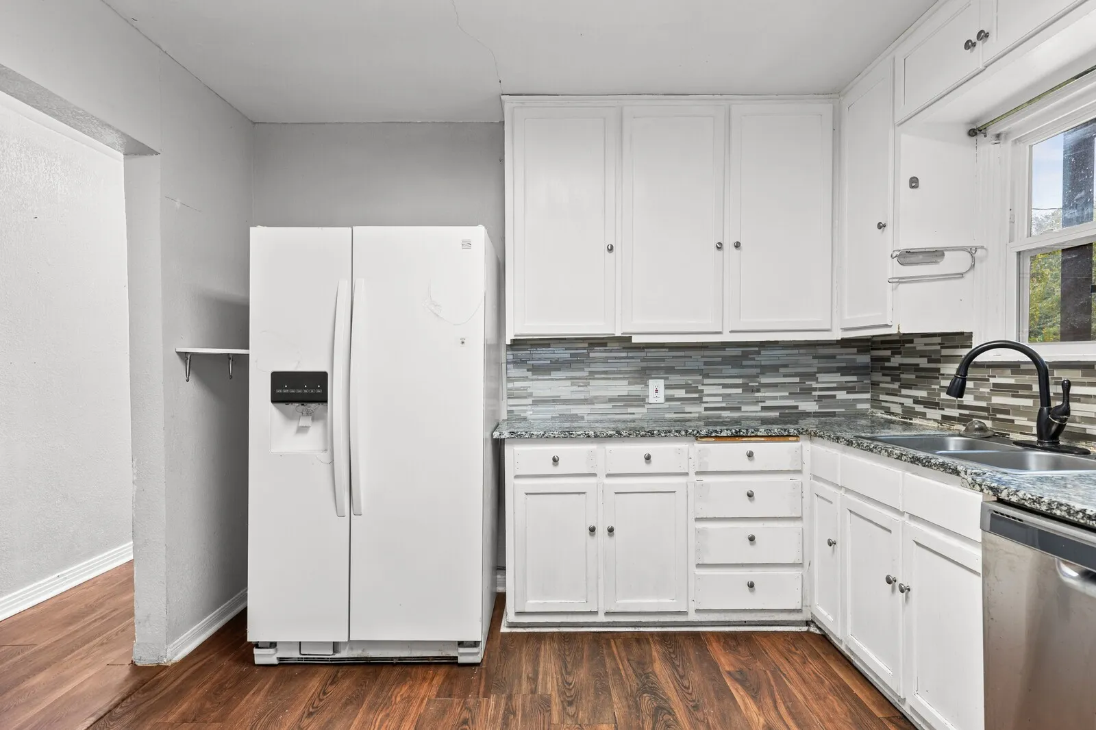 Single Family Residence For Sale in Mc Lennan County , 4205 Fort Avenue, Waco, Texas 76710, 3 Bedroom, 2 Bathroom, 1 Garage spaces, 1,280 Sqft, built in 1950, mls#21329447, Real Estate Agent in Waco, Homes For Sale in Mc Lennan county, Homes For Sale in Waco, Realtor in Waco Texas, Real Estate Brokerage Independent Realty Texas, Luminita Cordes Realtor