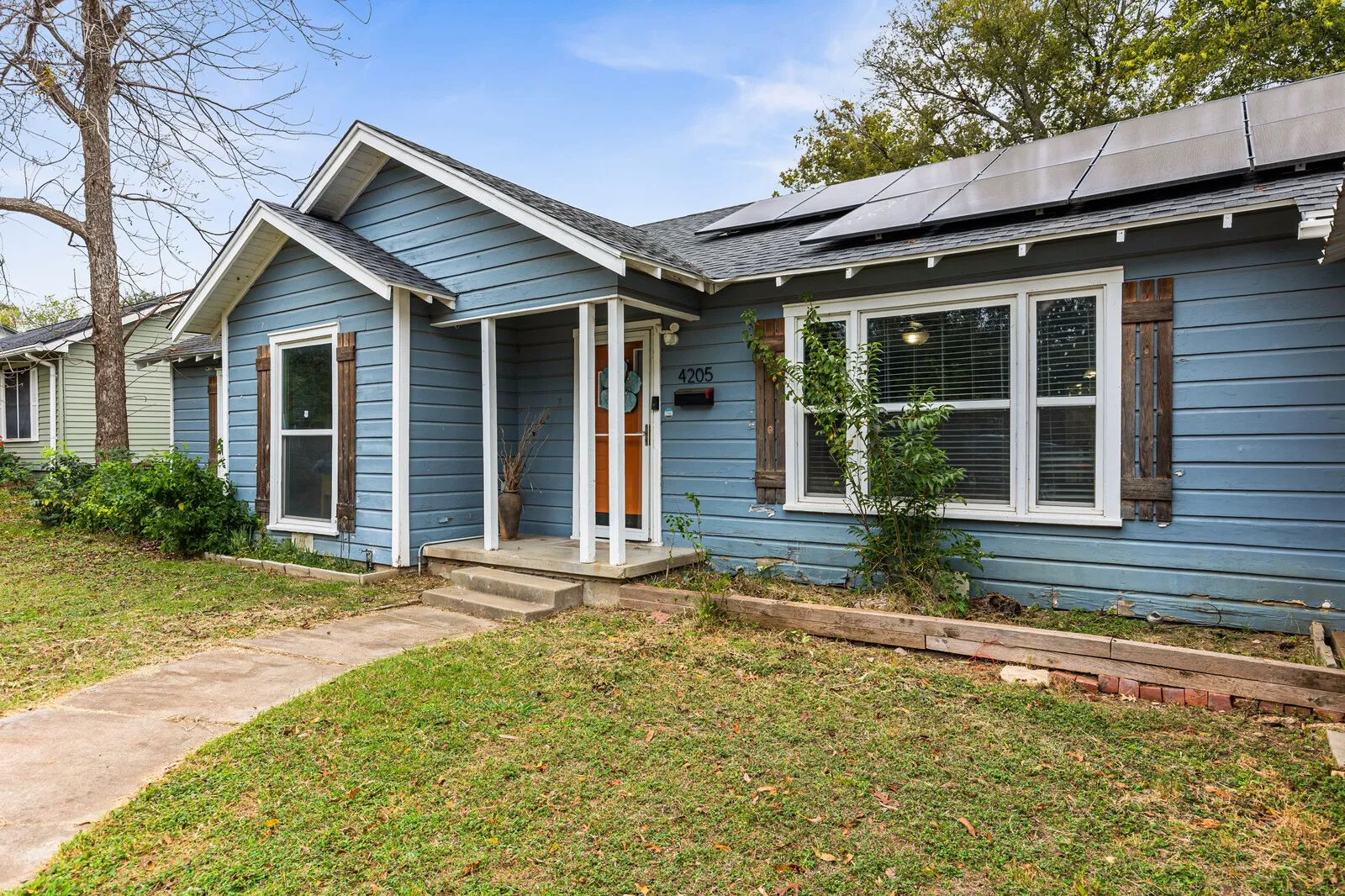Single Family Residence For Sale in Mc Lennan County , 4205 Fort Avenue, Waco, Texas 76710, 3 Bedroom, 2 Bathroom, 1 Garage spaces, 1,280 Sqft, built in 1950, mls#21329447, Real Estate Agent in Waco, Homes For Sale in Mc Lennan county, Homes For Sale in Waco, Realtor in Waco Texas, Real Estate Brokerage Independent Realty Texas, Luminita Cordes Realtor