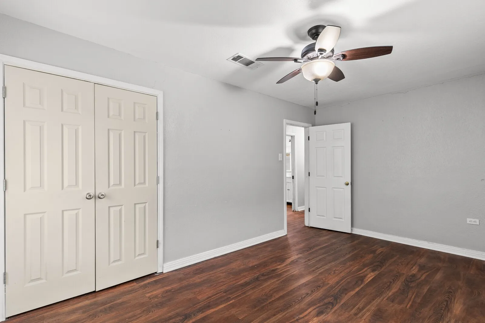 Single Family Residence For Sale in Mc Lennan County , 4205 Fort Avenue, Waco, Texas 76710, 3 Bedroom, 2 Bathroom, 1 Garage spaces, 1,280 Sqft, built in 1950, mls#21329447, Real Estate Agent in Waco, Homes For Sale in Mc Lennan county, Homes For Sale in Waco, Realtor in Waco Texas, Real Estate Brokerage Independent Realty Texas, Luminita Cordes Realtor