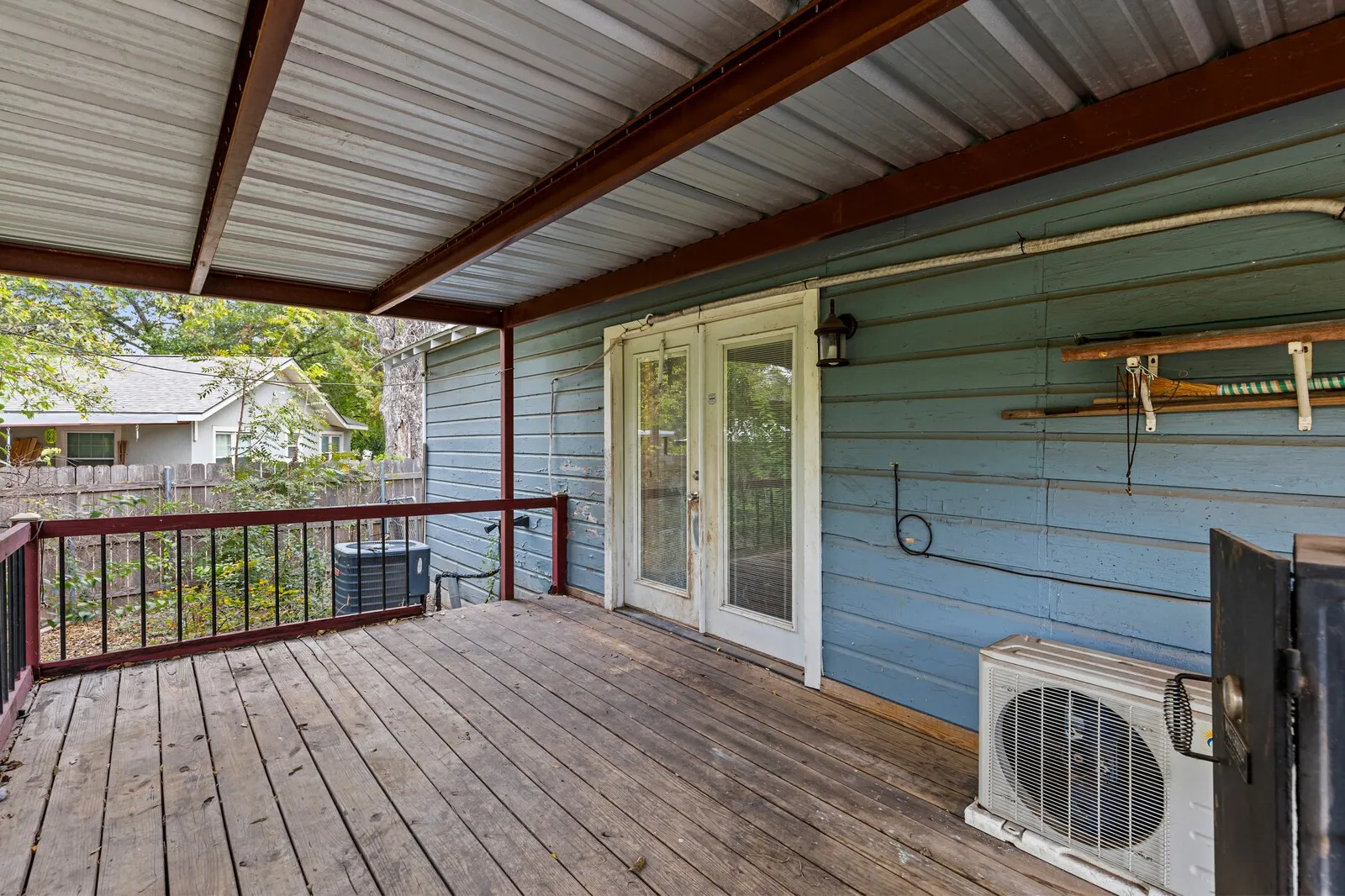 Single Family Residence For Sale in Mc Lennan County , 4205 Fort Avenue, Waco, Texas 76710, 3 Bedroom, 2 Bathroom, 1 Garage spaces, 1,280 Sqft, built in 1950, mls#21329447, Real Estate Agent in Waco, Homes For Sale in Mc Lennan county, Homes For Sale in Waco, Realtor in Waco Texas, Real Estate Brokerage Independent Realty Texas, Luminita Cordes Realtor