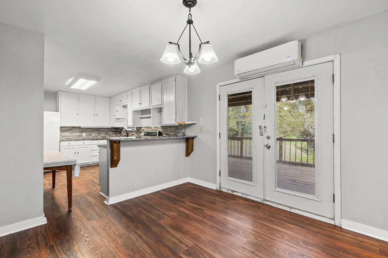 Single Family Residence For Sale in Mc Lennan County , 4205 Fort Avenue, Waco, Texas 76710, 3 Bedroom, 2 Bathroom, 1 Garage spaces, 1,280 Sqft, built in 1950, mls#21329447, Real Estate Agent in Waco, Homes For Sale in Mc Lennan county, Homes For Sale in Waco, Realtor in Waco Texas, Real Estate Brokerage Independent Realty Texas, Luminita Cordes Realtor