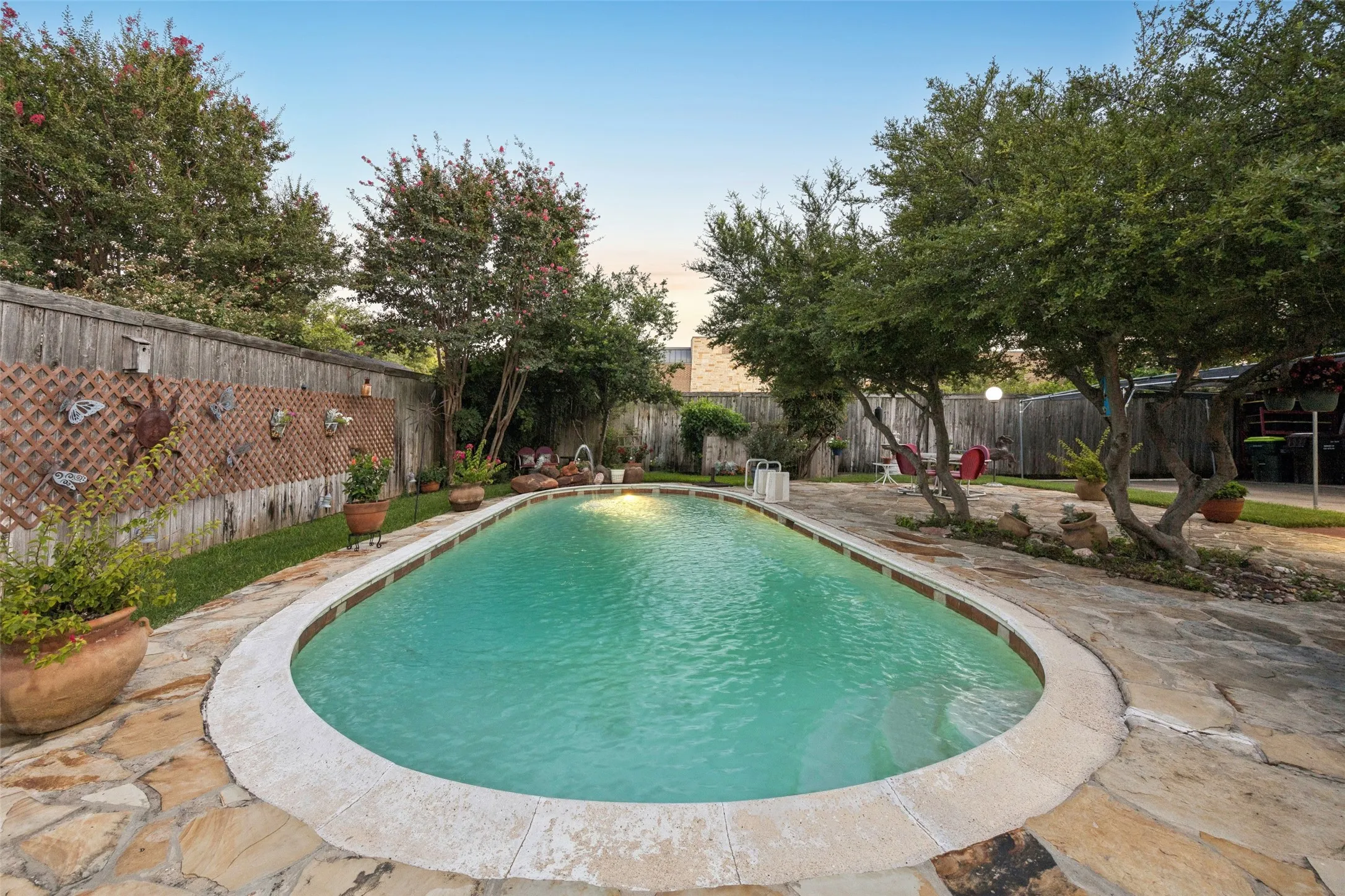 Single Family Residence For Sale in Collin County , 2104 Westlake Drive, Plano, Texas 75075, 3 Bedroom, 2 Bathroom, 2 Garage spaces, 1,879 Sqft, built in 1969, mls#21329502, Real Estate Agent in Plano, Homes For Sale in Collin county, Homes For Sale in Plano, Realtor in Plano Texas, Real Estate Brokerage Independent Realty Texas, Luminita Cordes Realtor