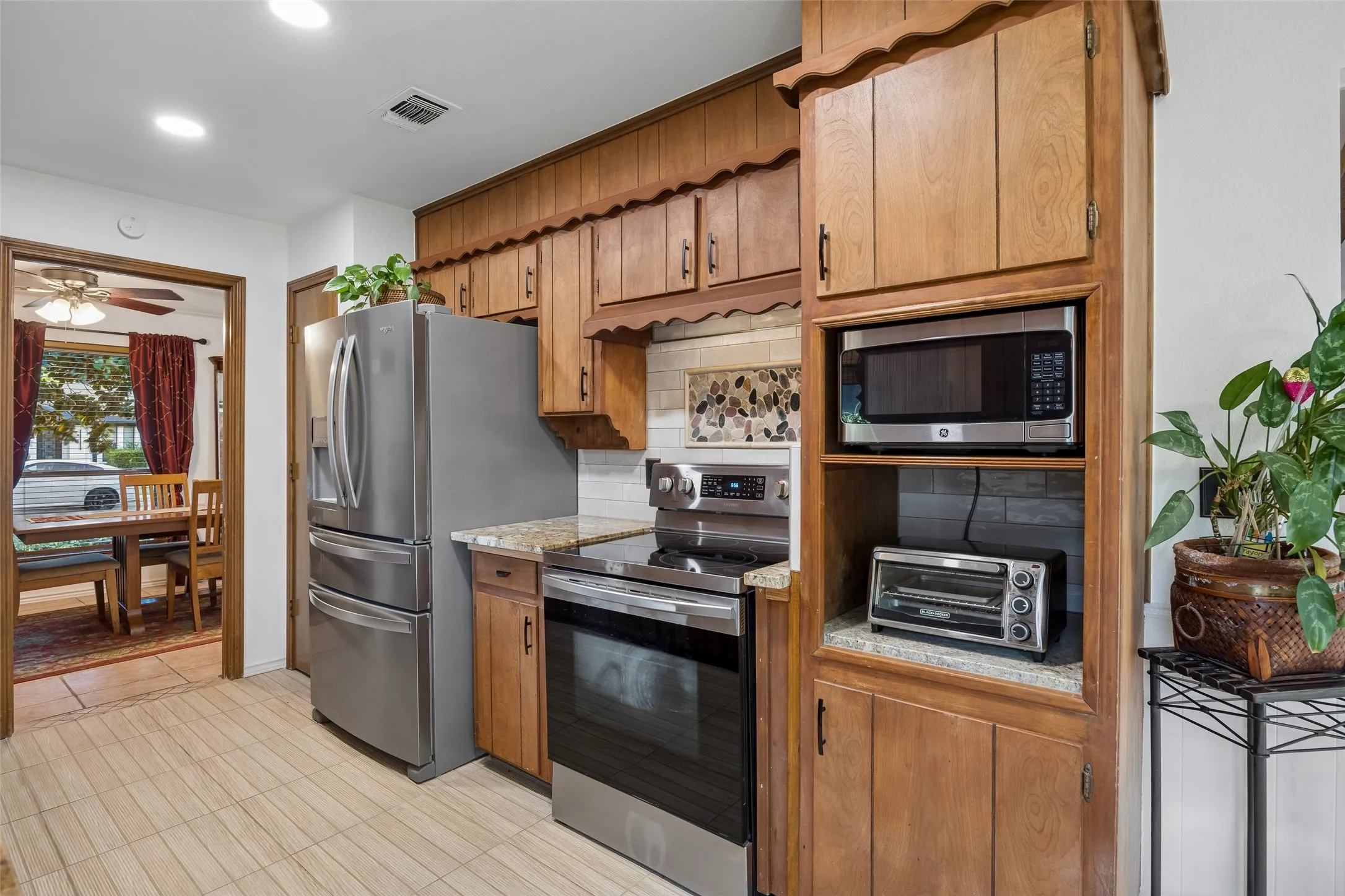 Single Family Residence For Sale in Collin County , 2104 Westlake Drive, Plano, Texas 75075, 3 Bedroom, 2 Bathroom, 2 Garage spaces, 1,879 Sqft, built in 1969, mls#21329502, Real Estate Agent in Plano, Homes For Sale in Collin county, Homes For Sale in Plano, Realtor in Plano Texas, Real Estate Brokerage Independent Realty Texas, Luminita Cordes Realtor