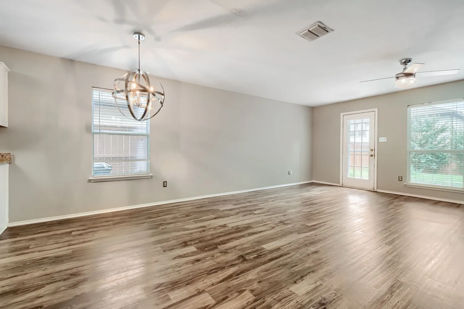 Single Family Residence For Rent in Tarrant County , 5210 Mountain Spring Trail, Fort Worth, Texas 76123, 2 Bedroom, 2 Bathroom, 1 Garage spaces, 1,450 Sqft, built in 2005, mls#21331969, Real Estate Agent in Fort Worth, Homes For Rent in Tarrant county, Homes For Rent in Fort Worth, Realtor in Fort Worth Texas, Real Estate Brokerage Independent Realty Texas, Luminita Cordes Realtor