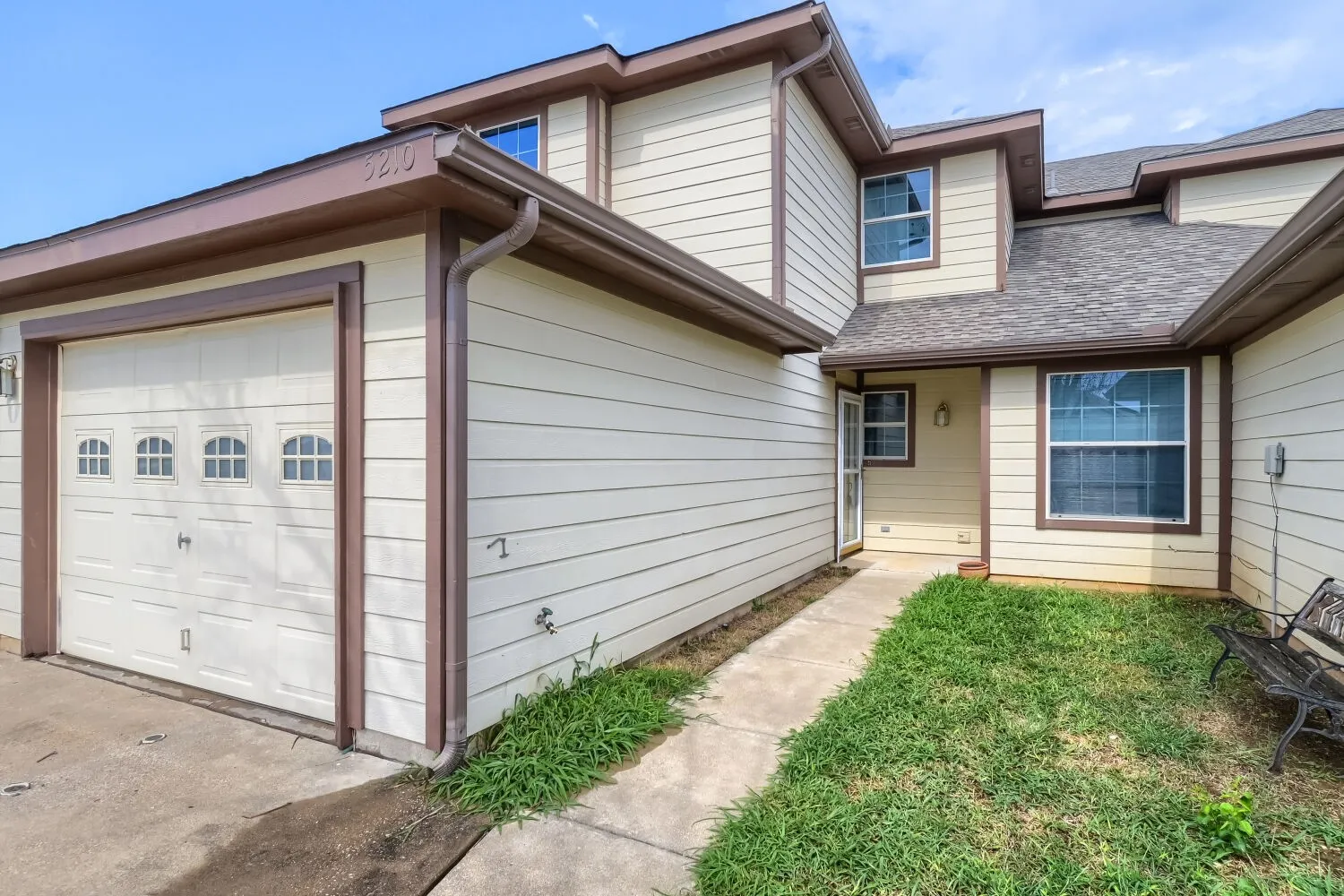 Single Family Residence For Rent in Tarrant County , 5210 Mountain Spring Trail, Fort Worth, Texas 76123, 2 Bedroom, 2 Bathroom, 1 Garage spaces, 1,450 Sqft, built in 2005, mls#21331969, Real Estate Agent in Fort Worth, Homes For Rent in Tarrant county, Homes For Rent in Fort Worth, Realtor in Fort Worth Texas, Real Estate Brokerage Independent Realty Texas, Luminita Cordes Realtor