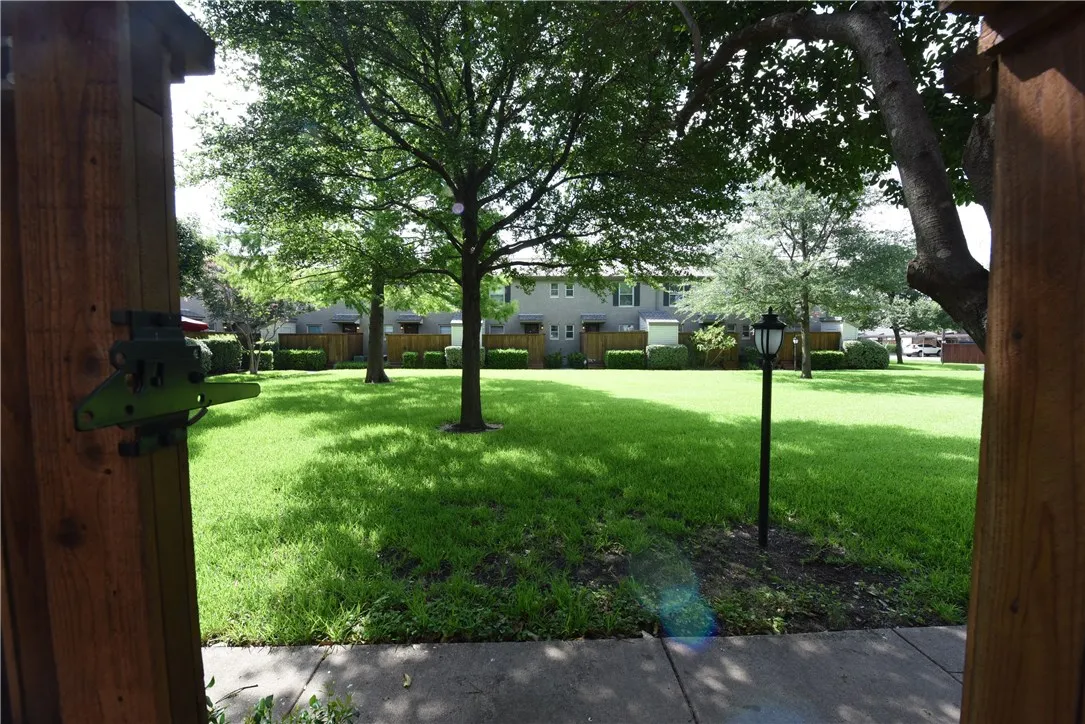 Condominium For Rent in Dallas County , 6357 Oriole Drive Q, Dallas, Texas 75209, 2 Bedroom, 2 Bathroom, Garage spaces, 1,029 Sqft, built in 1951, mls#21330934, Real Estate Agent in Dallas, Homes For Rent in Dallas county, Homes For Rent in Dallas, Realtor in Dallas Texas, Real Estate Brokerage Independent Realty Texas, Luminita Cordes Realtor