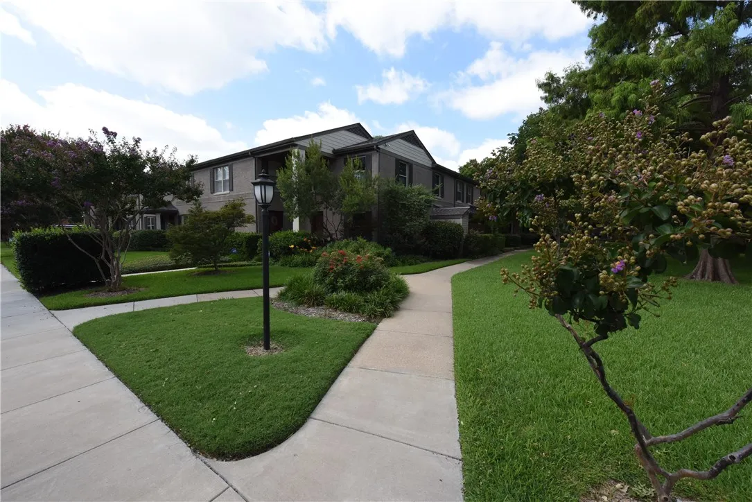 Condominium For Rent in Dallas County , 6357 Oriole Drive Q, Dallas, Texas 75209, 2 Bedroom, 2 Bathroom, Garage spaces, 1,029 Sqft, built in 1951, mls#21330934, Real Estate Agent in Dallas, Homes For Rent in Dallas county, Homes For Rent in Dallas, Realtor in Dallas Texas, Real Estate Brokerage Independent Realty Texas, Luminita Cordes Realtor