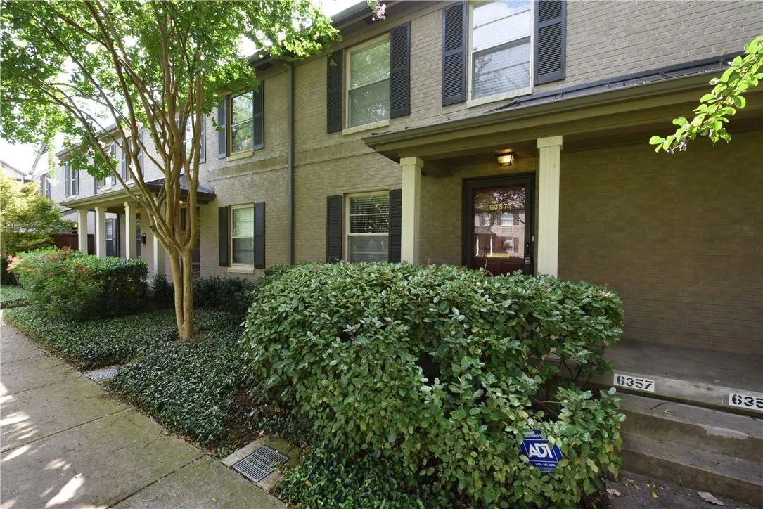 Condominium For Rent in Dallas County , 6357 Oriole Drive Q, Dallas, Texas 75209, 2 Bedroom, 2 Bathroom, Garage spaces, 1,029 Sqft, built in 1951, mls#21330934, Real Estate Agent in Dallas, Homes For Rent in Dallas county, Homes For Rent in Dallas, Realtor in Dallas Texas, Real Estate Brokerage Independent Realty Texas, Luminita Cordes Realtor