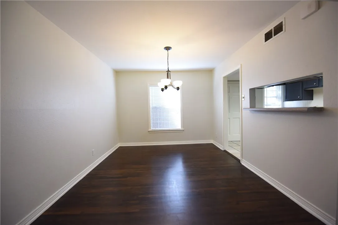 Condominium For Rent in Dallas County , 6357 Oriole Drive Q, Dallas, Texas 75209, 2 Bedroom, 2 Bathroom, Garage spaces, 1,029 Sqft, built in 1951, mls#21330934, Real Estate Agent in Dallas, Homes For Rent in Dallas county, Homes For Rent in Dallas, Realtor in Dallas Texas, Real Estate Brokerage Independent Realty Texas, Luminita Cordes Realtor