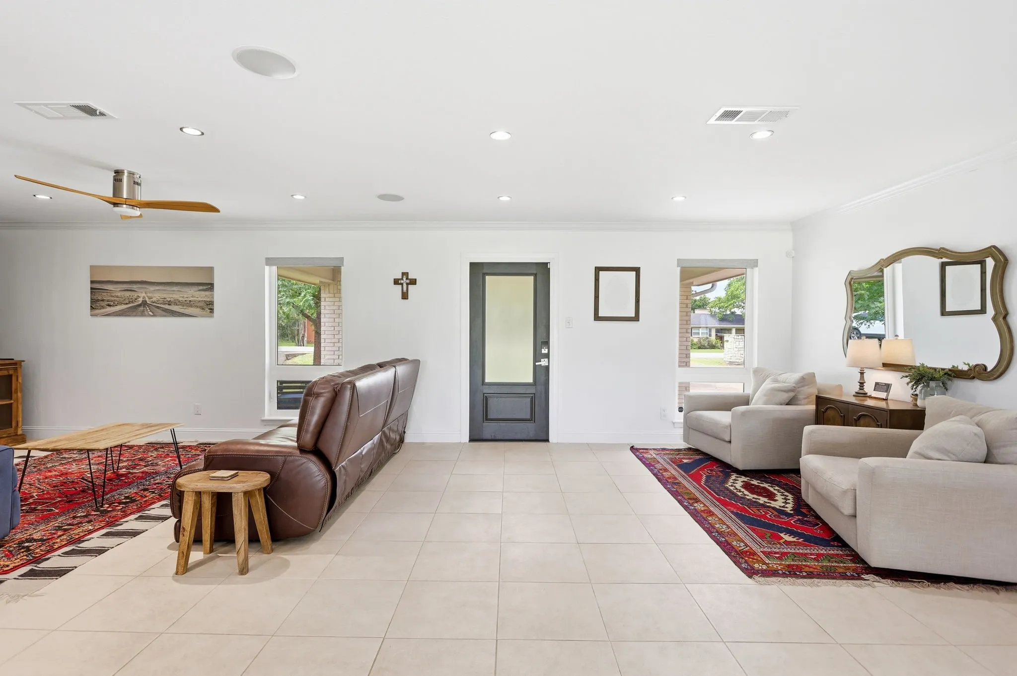 Single Family Residence For Sale in Tarrant County , 2815 Roosevelt Drive, Dalworthington Gardens, Texas 76016, 3 Bedroom, 3 Bathroom, 2 Garage spaces, 2,368 Sqft, built in 1962, mls#21331361, Real Estate Agent in Dalworthington Gardens, Homes For Sale in Tarrant county, Homes For Sale in Dalworthington Gardens, Realtor in Dalworthington Gardens Texas, Real Estate Brokerage Independent Realty Texas, Luminita Cordes Realtor